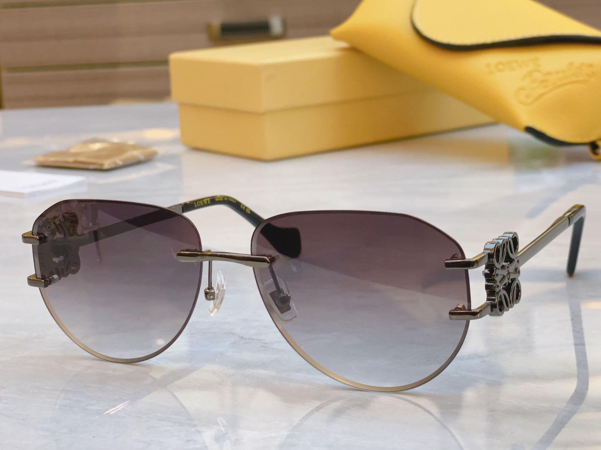 ，【LOEW*】罗意*威新款太阳镜，
MODEL：LW5092S，SIZE：62口16-135