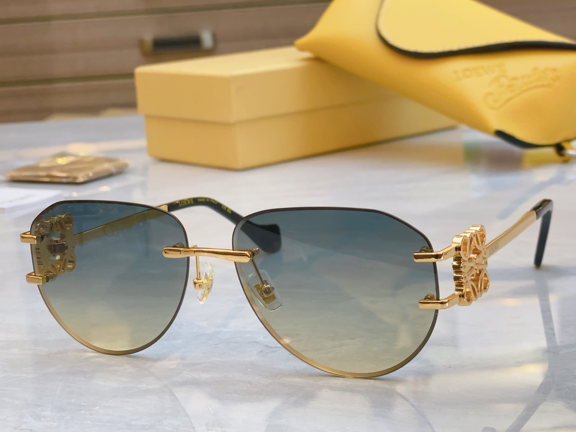 ，【LOEW*】罗意*威新款太阳镜，
MODEL：LW5092S，SIZE：62口16-135