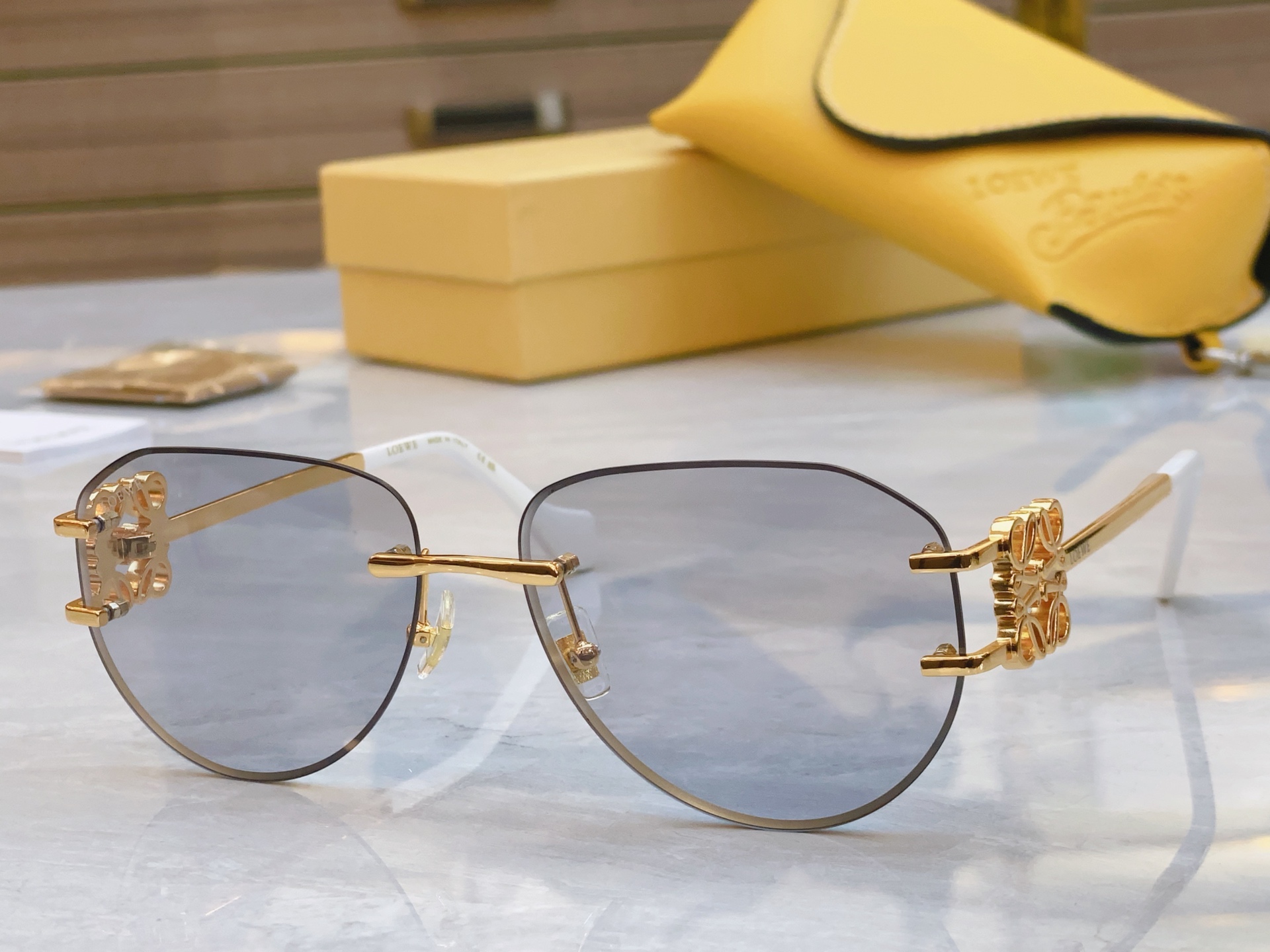 ，【LOEW*】罗意*威新款太阳镜，
MODEL：LW5092S，SIZE：62口16-135