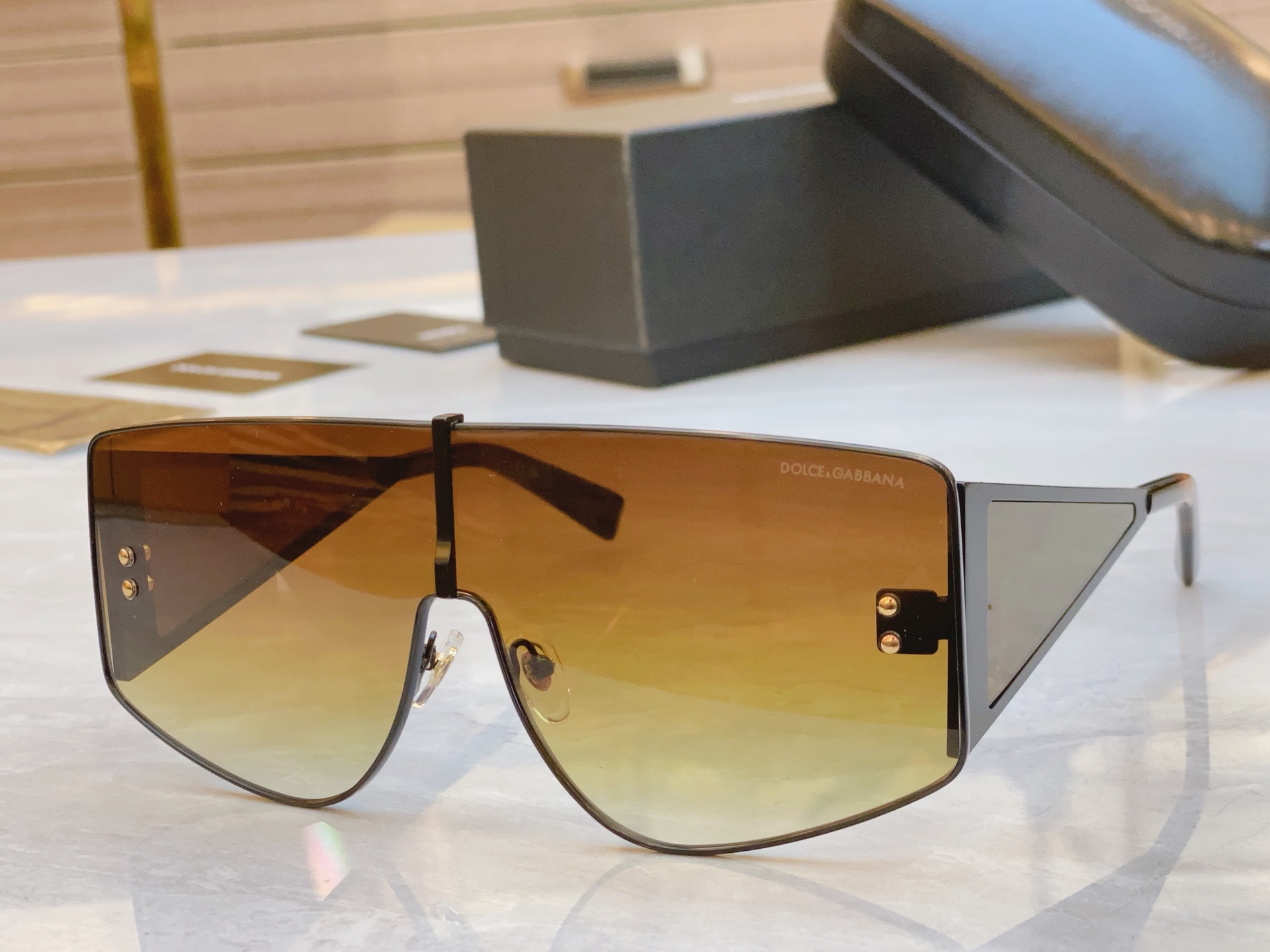 ，【DOLCE & GABBAN*】D*G新款太阳镜，MODEL：DG2305，SIZE：145口0-1