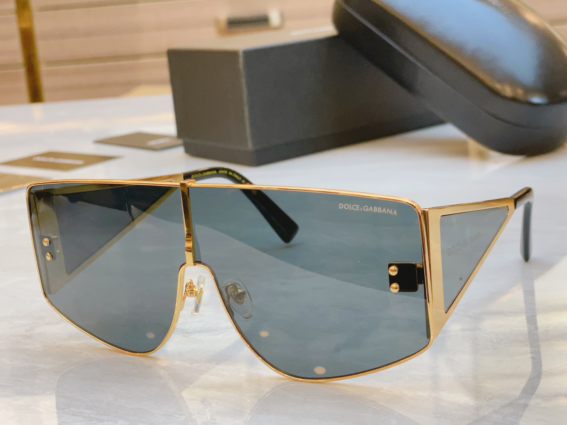 ，【DOLCE & GABBAN*】D*G新款太阳镜，MODEL：DG2305，SIZE：145口0-1