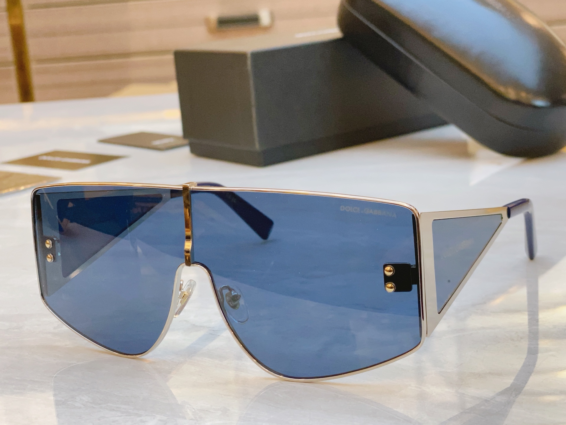 ，【DOLCE & GABBAN*】D*G新款太阳镜，MODEL：DG2305，SIZE：145口0-1