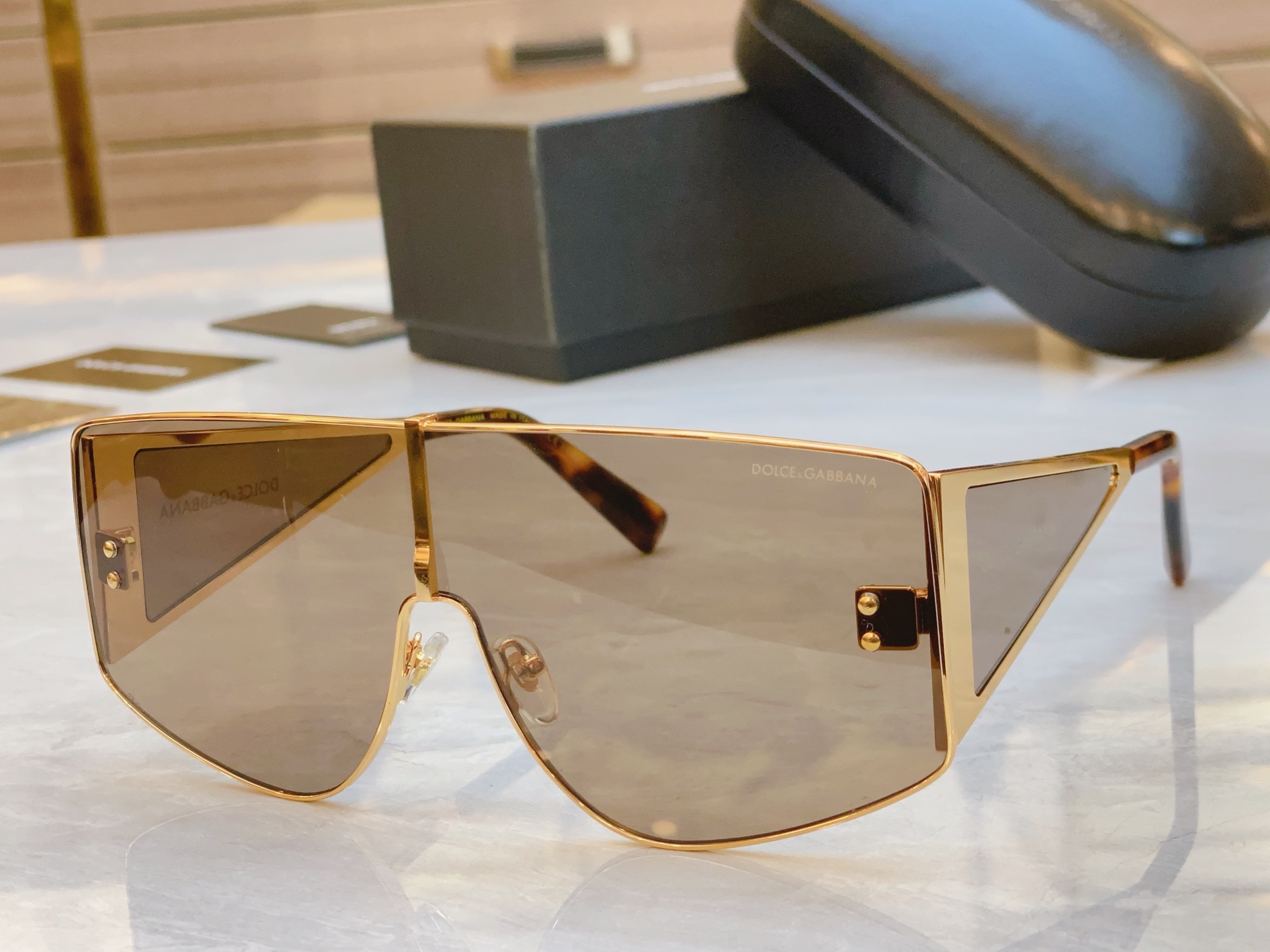 ，【DOLCE & GABBAN*】D*G新款太阳镜，MODEL：DG2305，SIZE：145口0-1