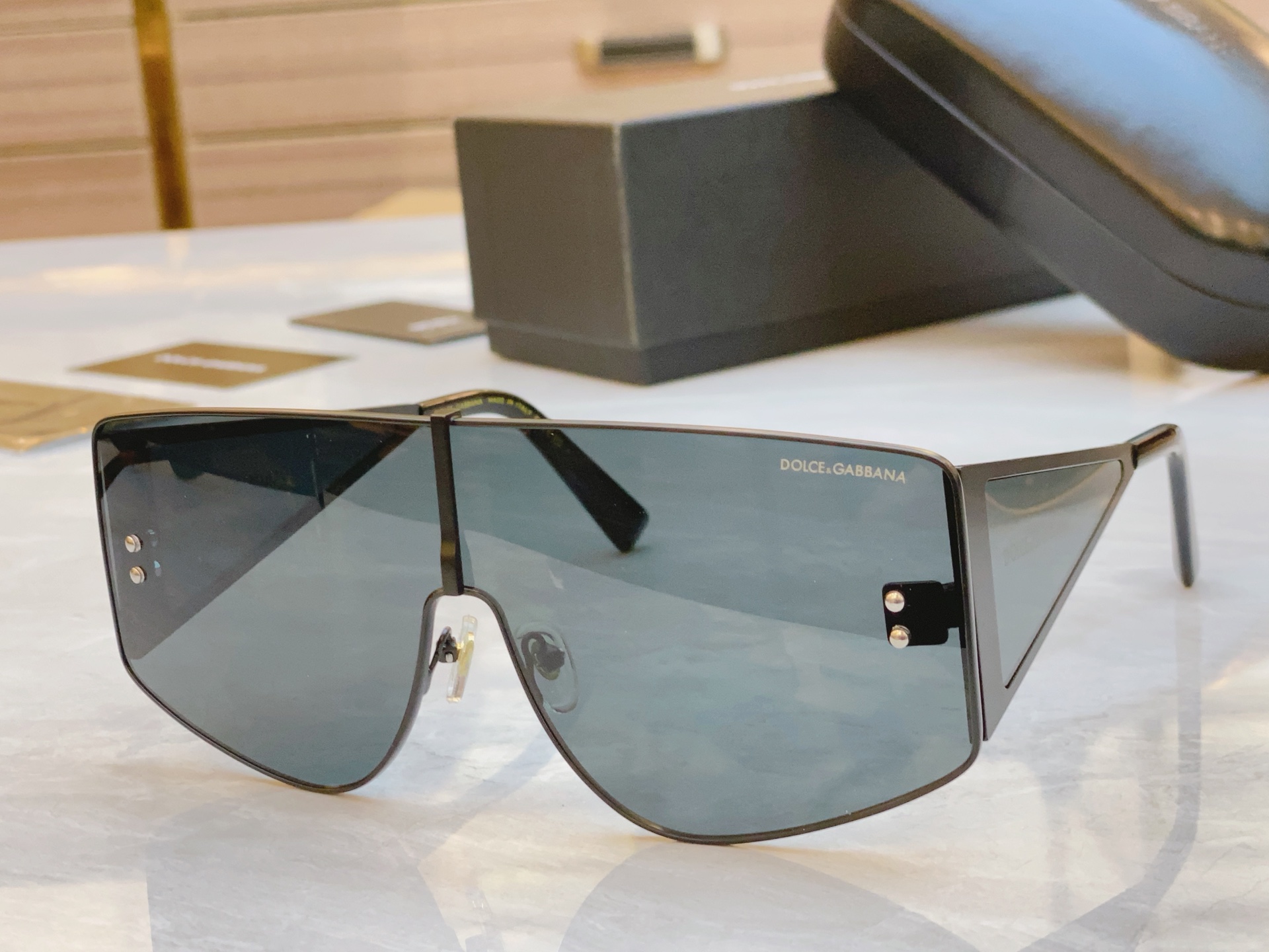 ，【DOLCE & GABBAN*】D*G新款太阳镜，MODEL：DG2305，SIZE：145口0-1
