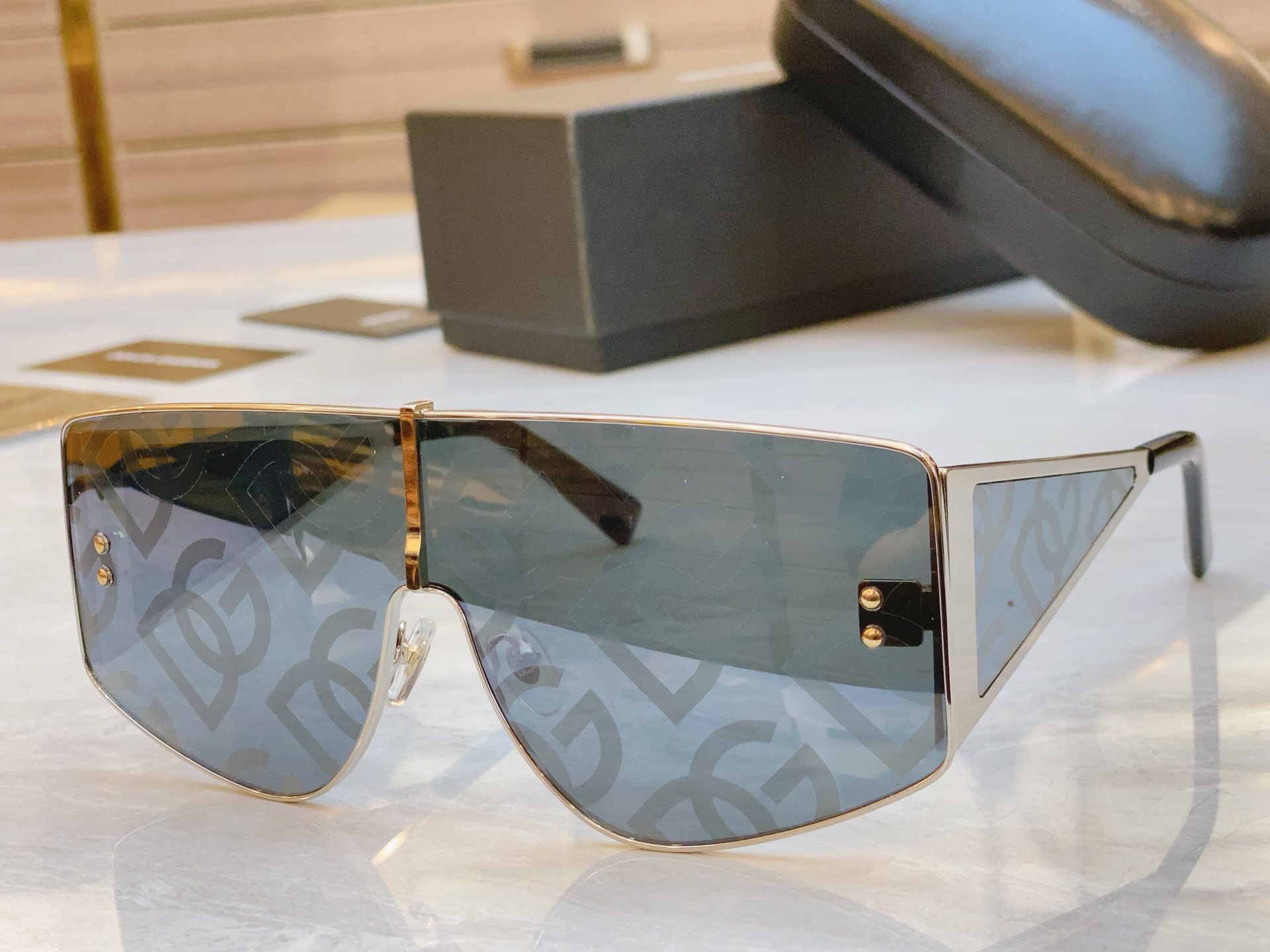，【DOLCE & GABBAN*】D*G新款太阳镜，MODEL：DG2305，SIZE：145口0-1