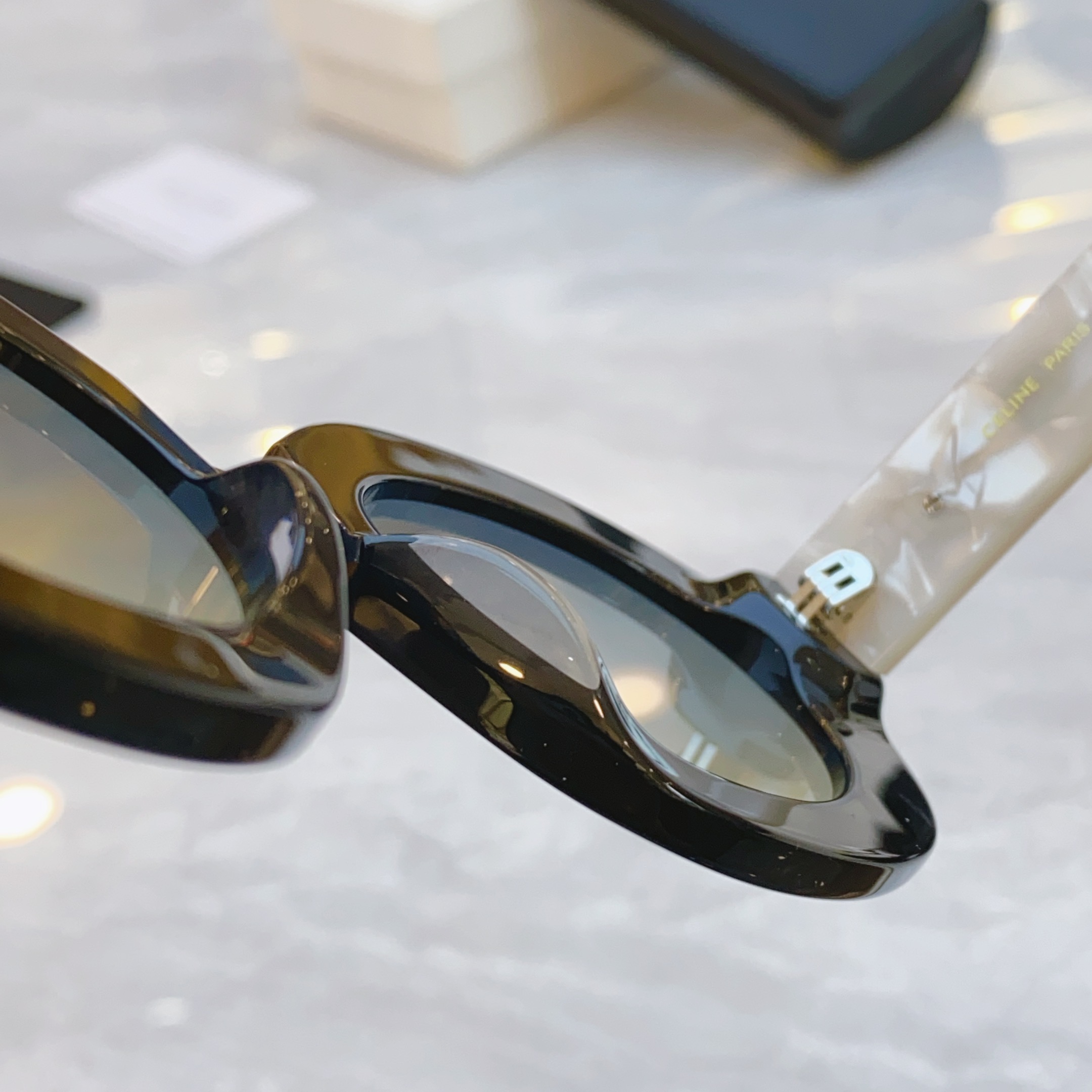 ，【CELIN*】赛*琳新款太阳镜， MODELCL42123 ，SIZE 54口22-145