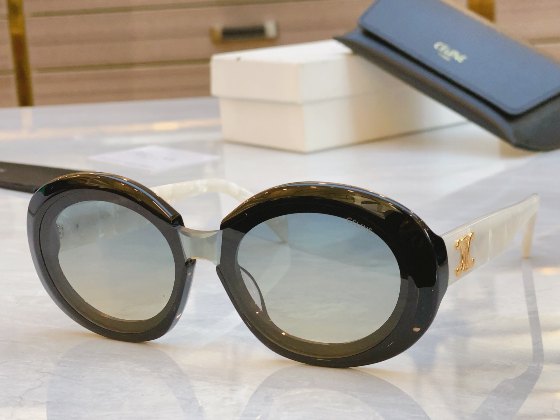 ，【CELIN*】赛*琳新款太阳镜， MODELCL42123 ，SIZE 54口22-145
