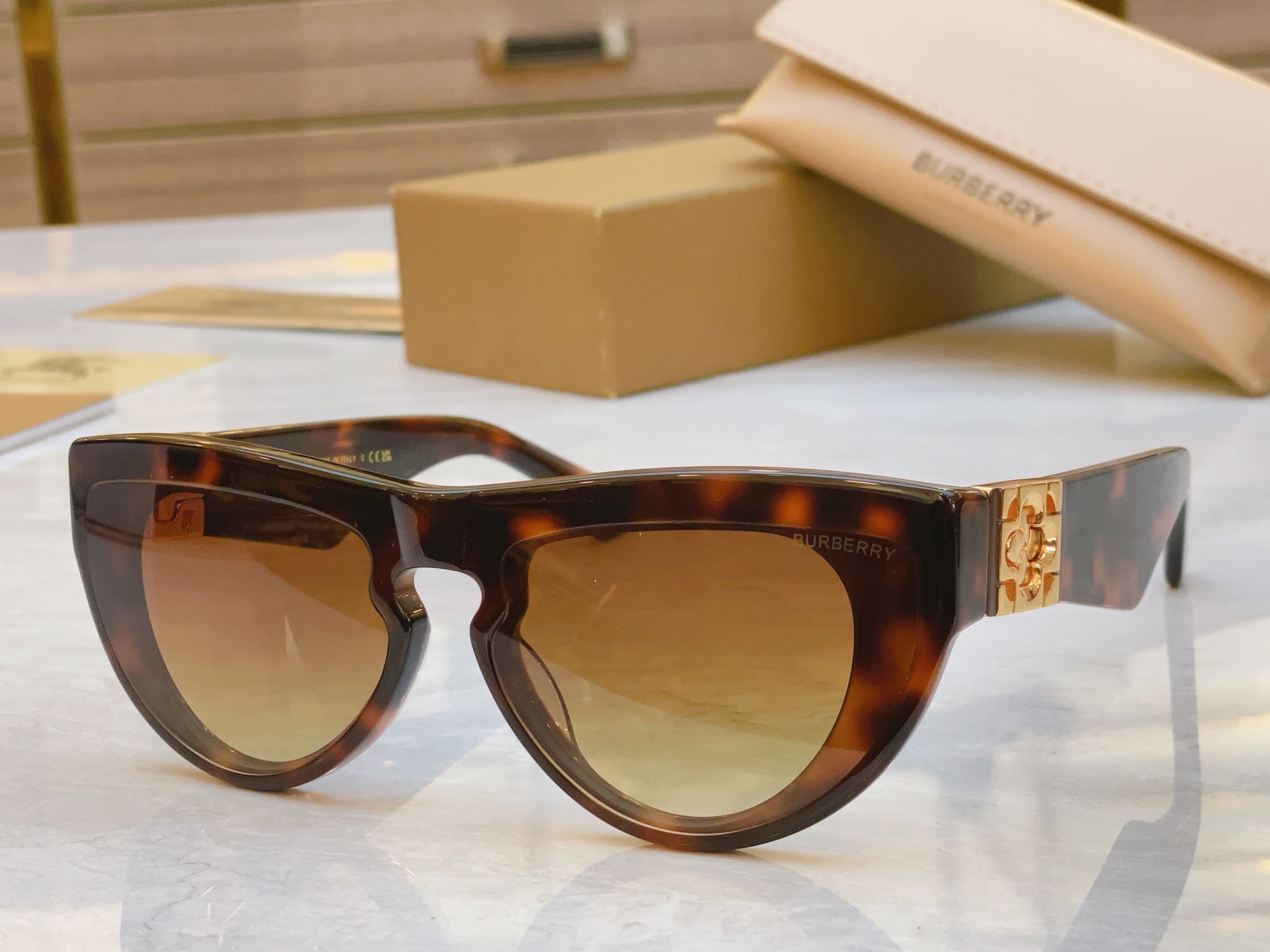 ，【BURBERR*】巴宝*莉新款光学架。MODEL：BE4422U，SIZE：59口19-130