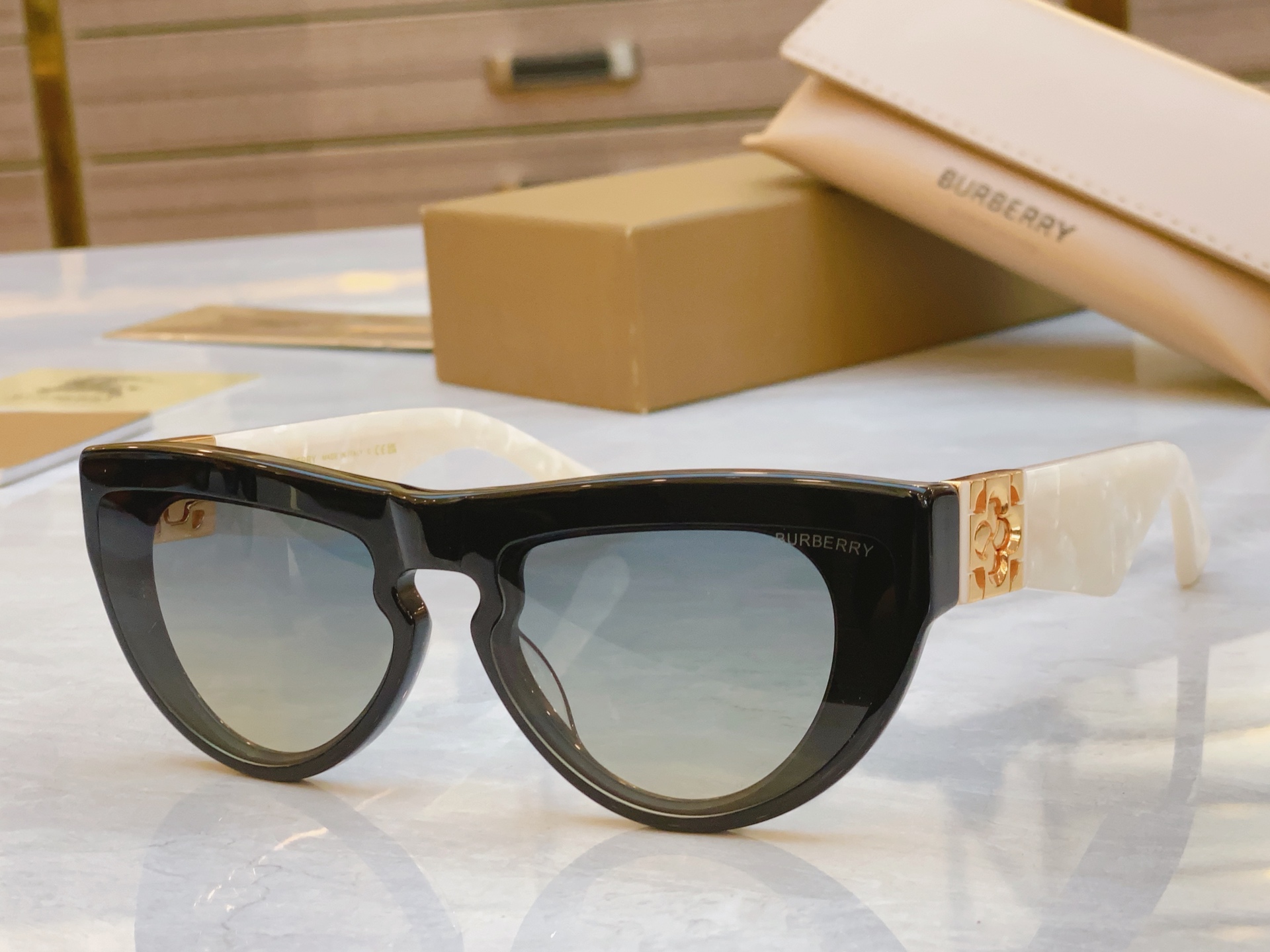 ，【BURBERR*】巴宝*莉新款光学架。MODEL：BE4422U，SIZE：59口19-130