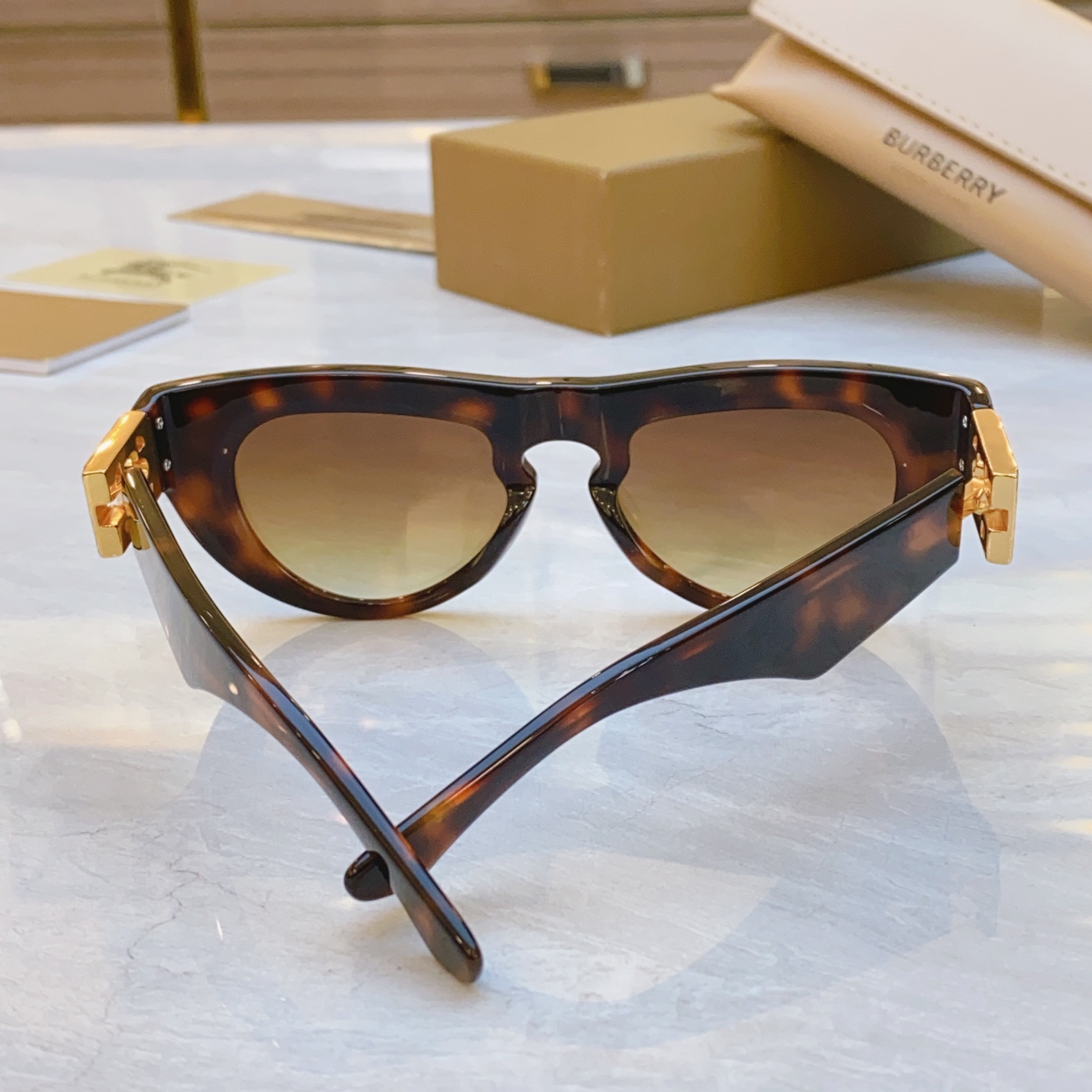 ，【BURBERR*】巴宝*莉新款光学架。MODEL：BE4422U，SIZE：59口19-130