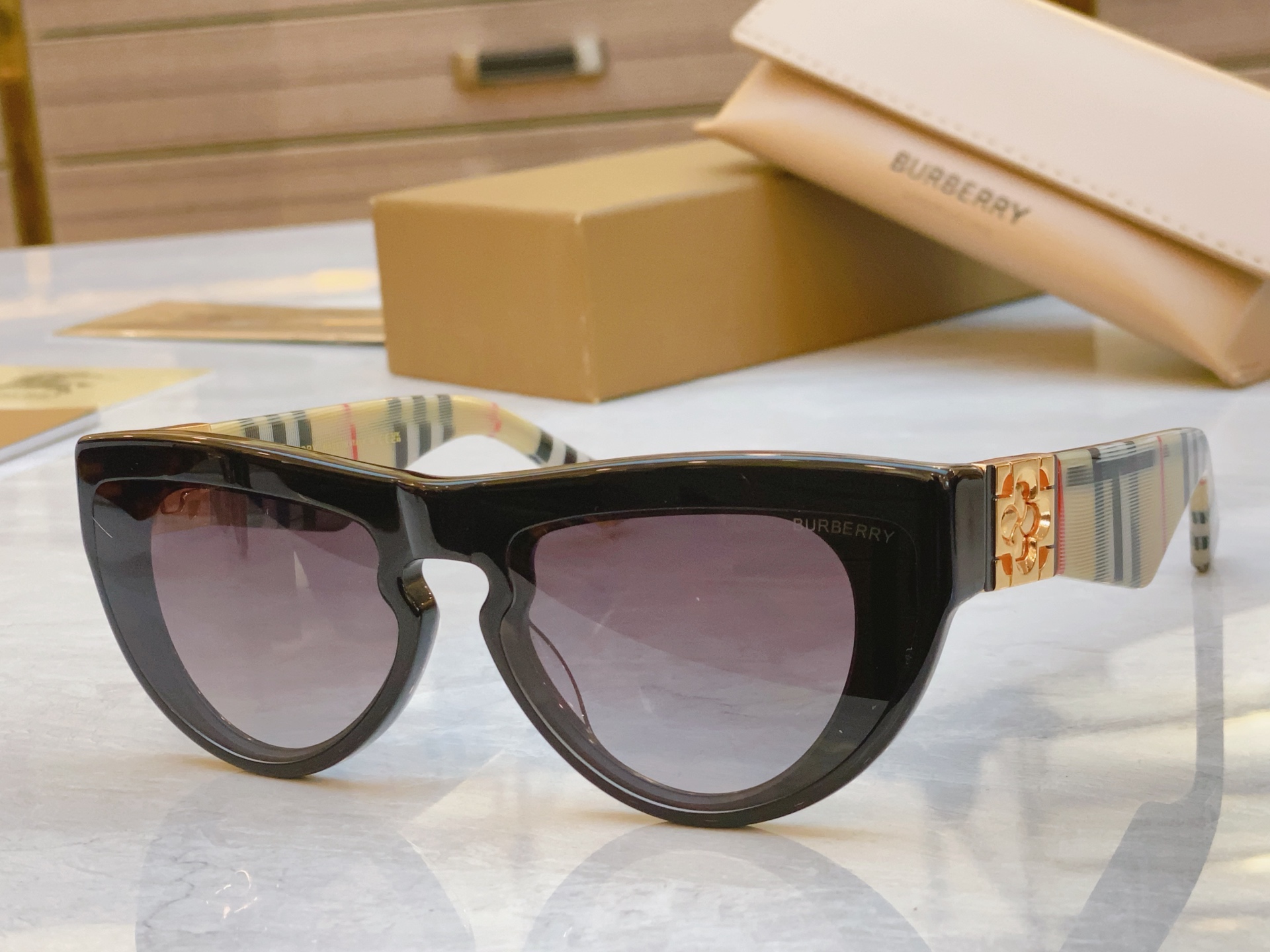 ，【BURBERR*】巴宝*莉新款光学架。MODEL：BE4422U，SIZE：59口19-130