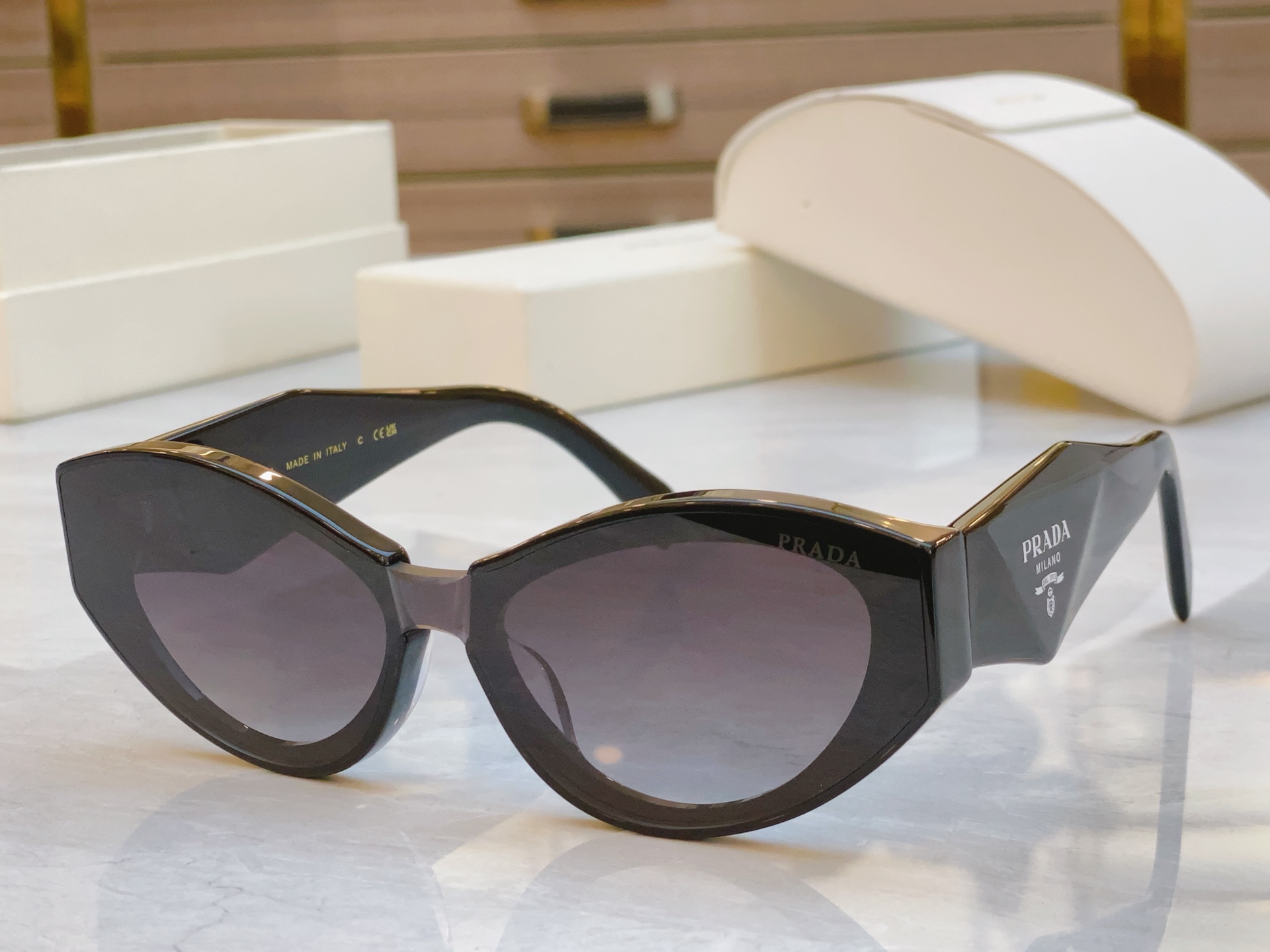 ，【PRAD*】普拉*达新款太阳镜，MODEL：PR 203VS，SIZE：56口19-145