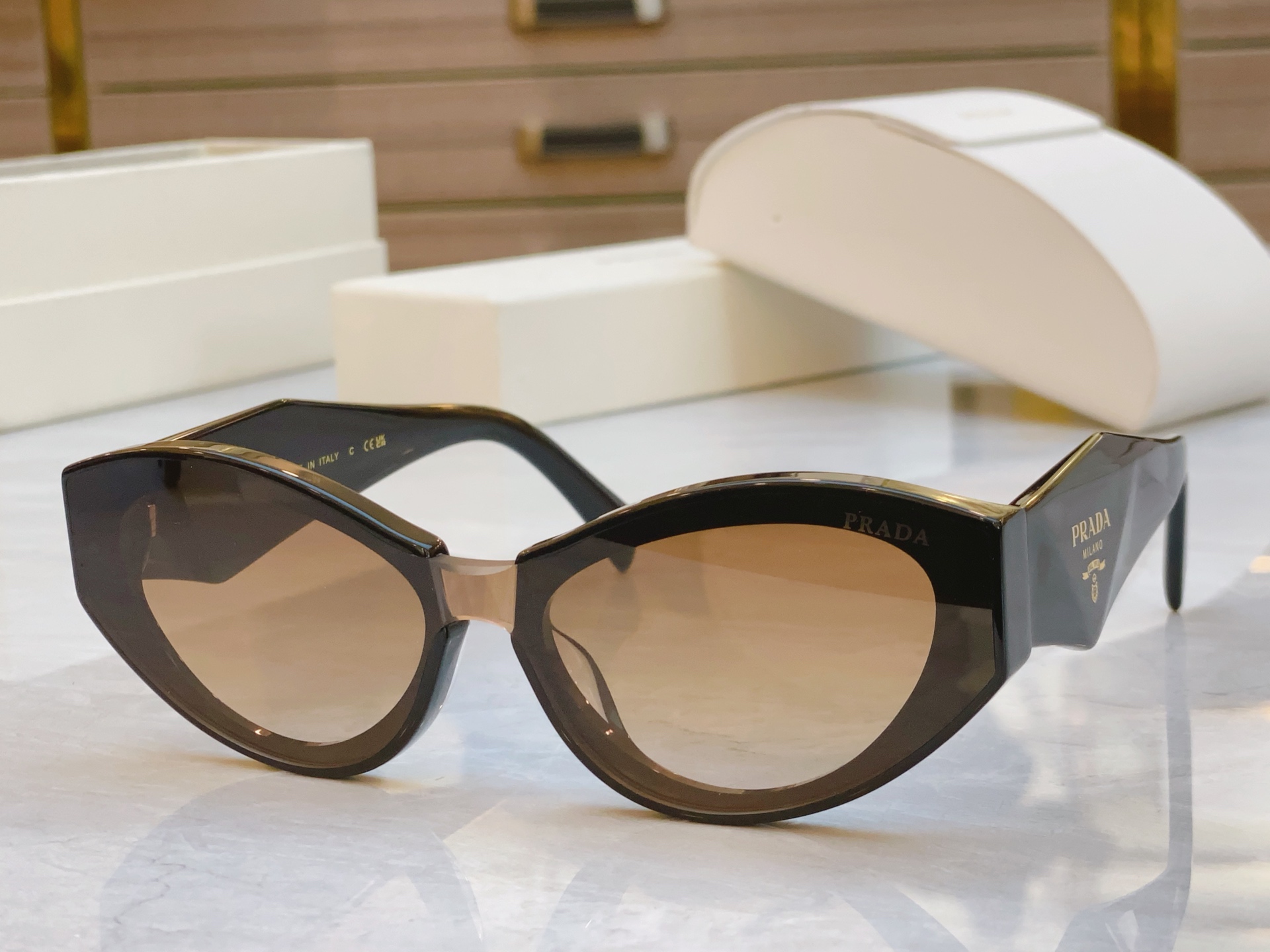 ，【PRAD*】普拉*达新款太阳镜，MODEL：PR 203VS，SIZE：56口19-145
