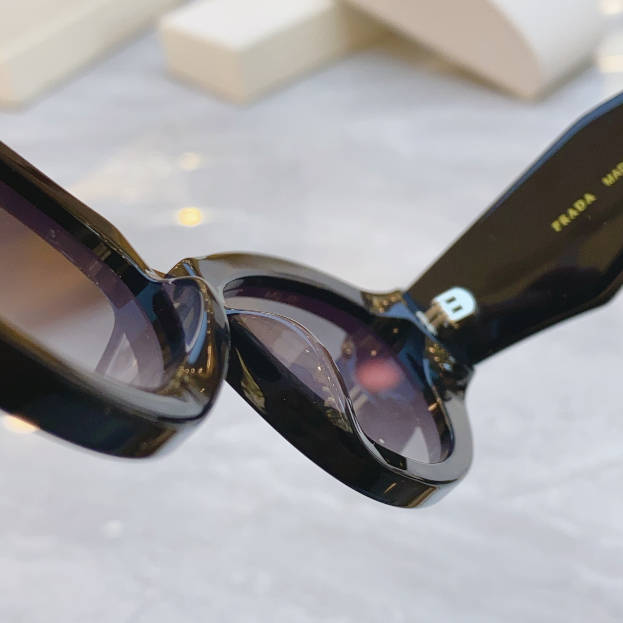 ，【PRAD*】普拉*达新款太阳镜，MODEL：PR 203VS，SIZE：56口19-145