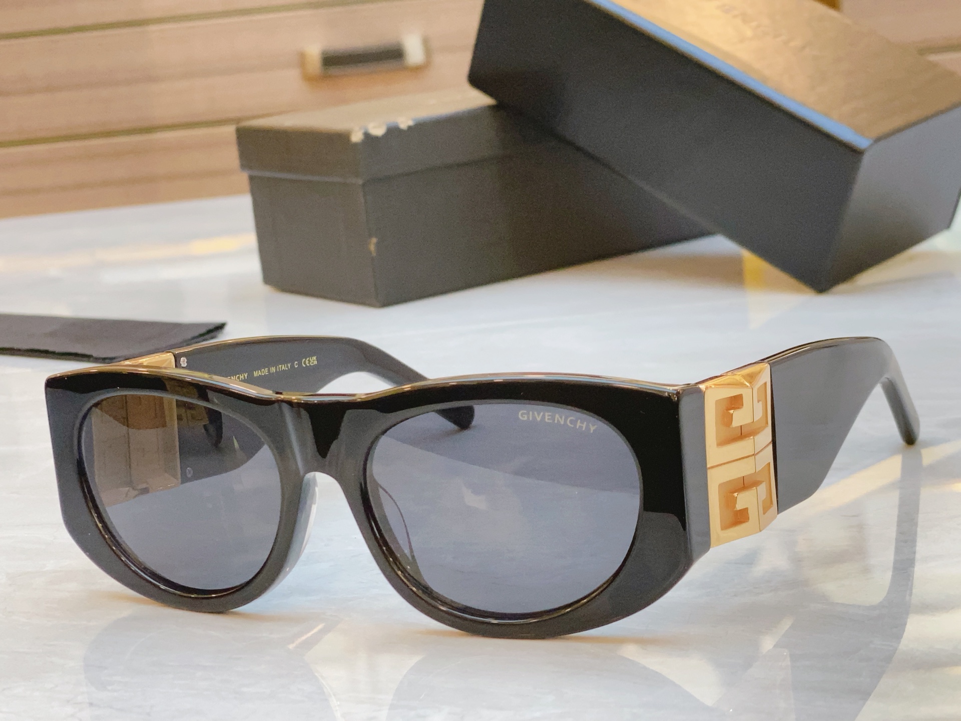 ，【GIVENCH*】纪梵*希新款太阳镜🕶️，MODEL：GV40028I，SIZE：56口18-127