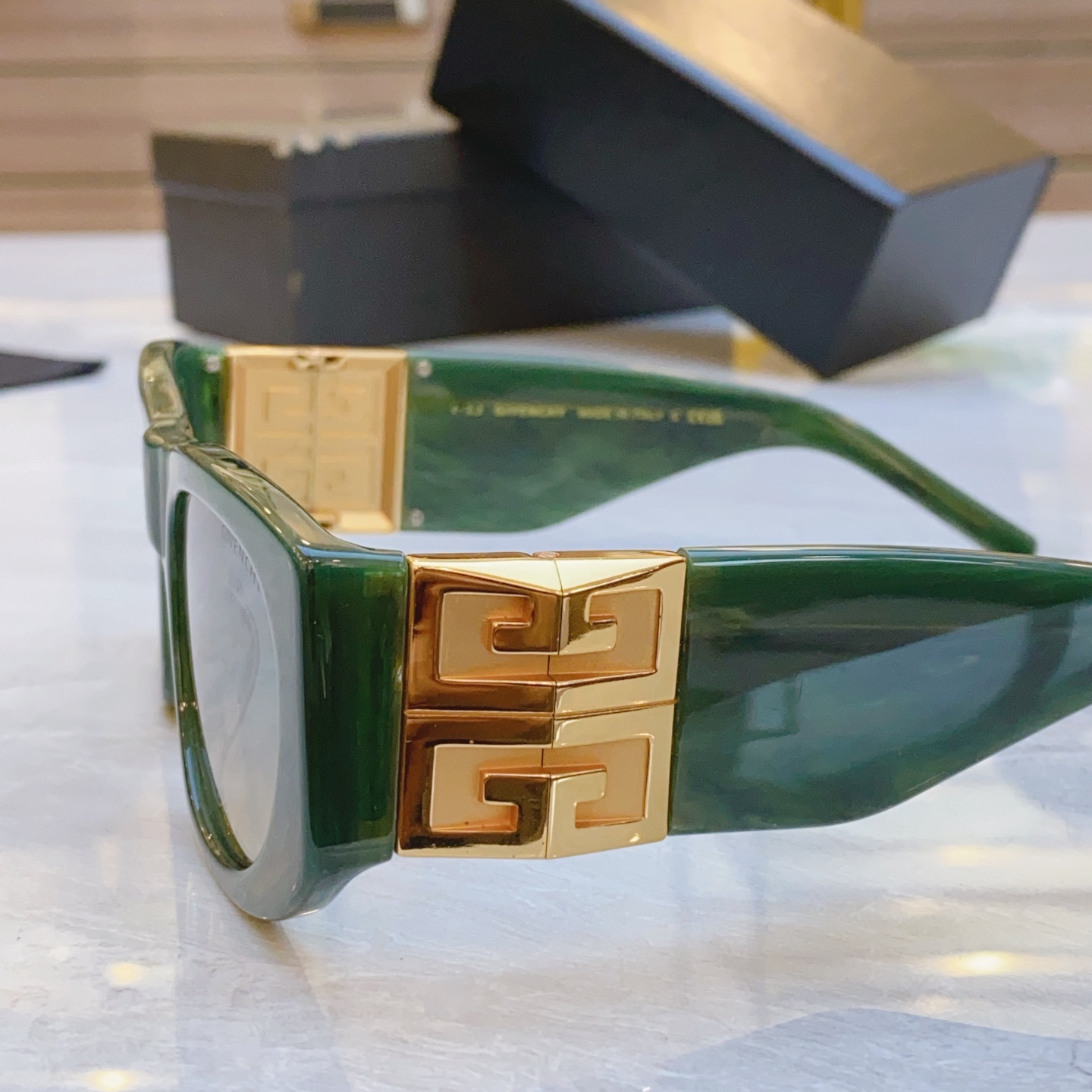 ，【GIVENCH*】纪梵*希新款太阳镜🕶️，MODEL：GV40028I，SIZE：56口18-127