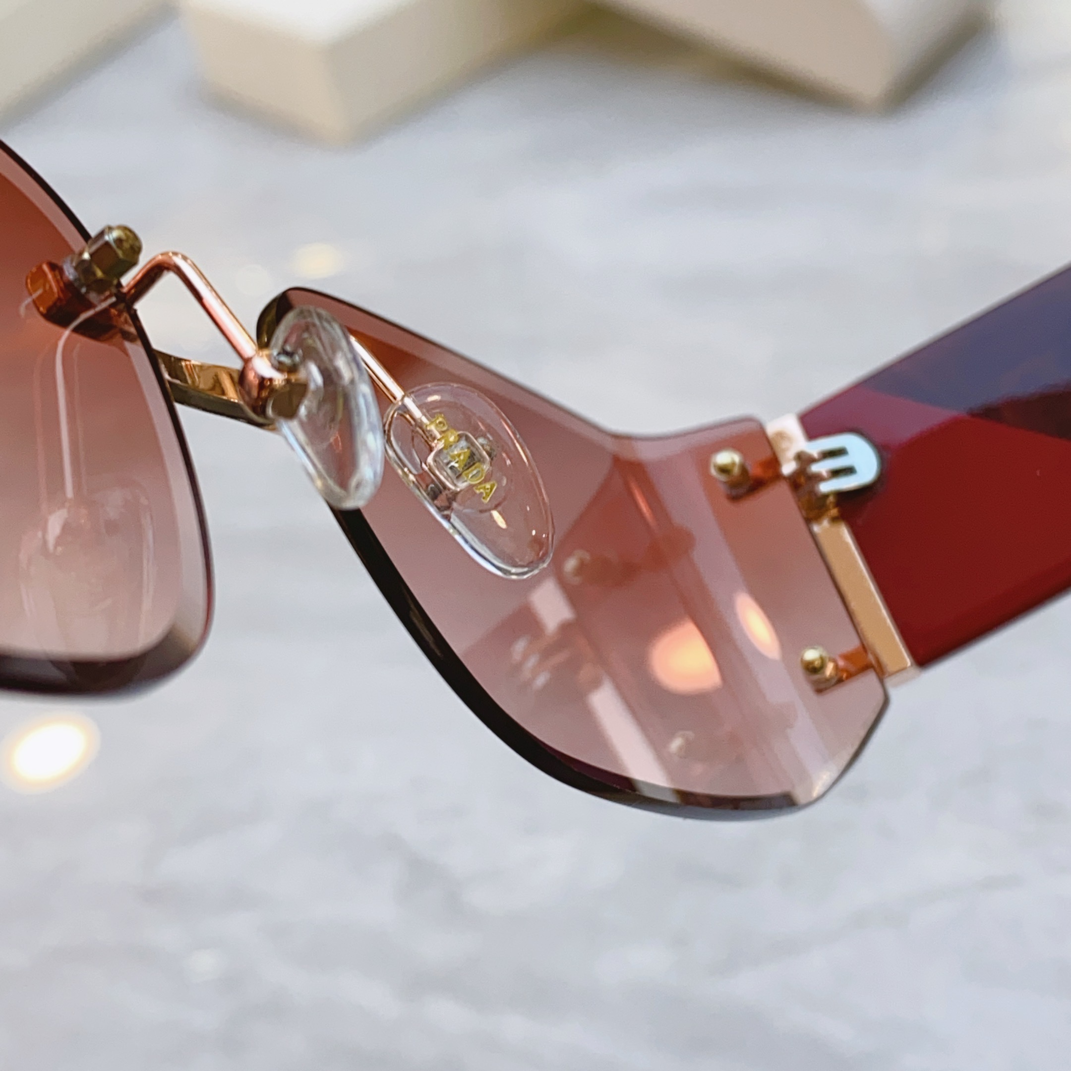 ，【PRAD*】普拉*达新款太阳镜，MODEL：PR 192VS，SIZE：62口17-140