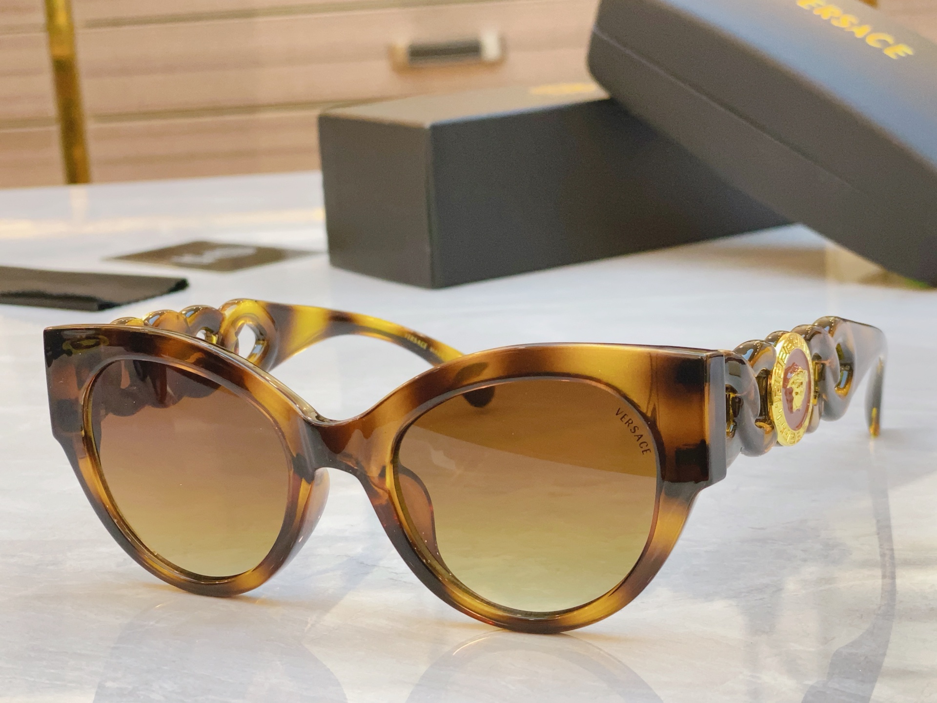 ，【VERSAC*】范思*哲新款太阳镜，
MODEL：VE4408，SIZE：52口21-140