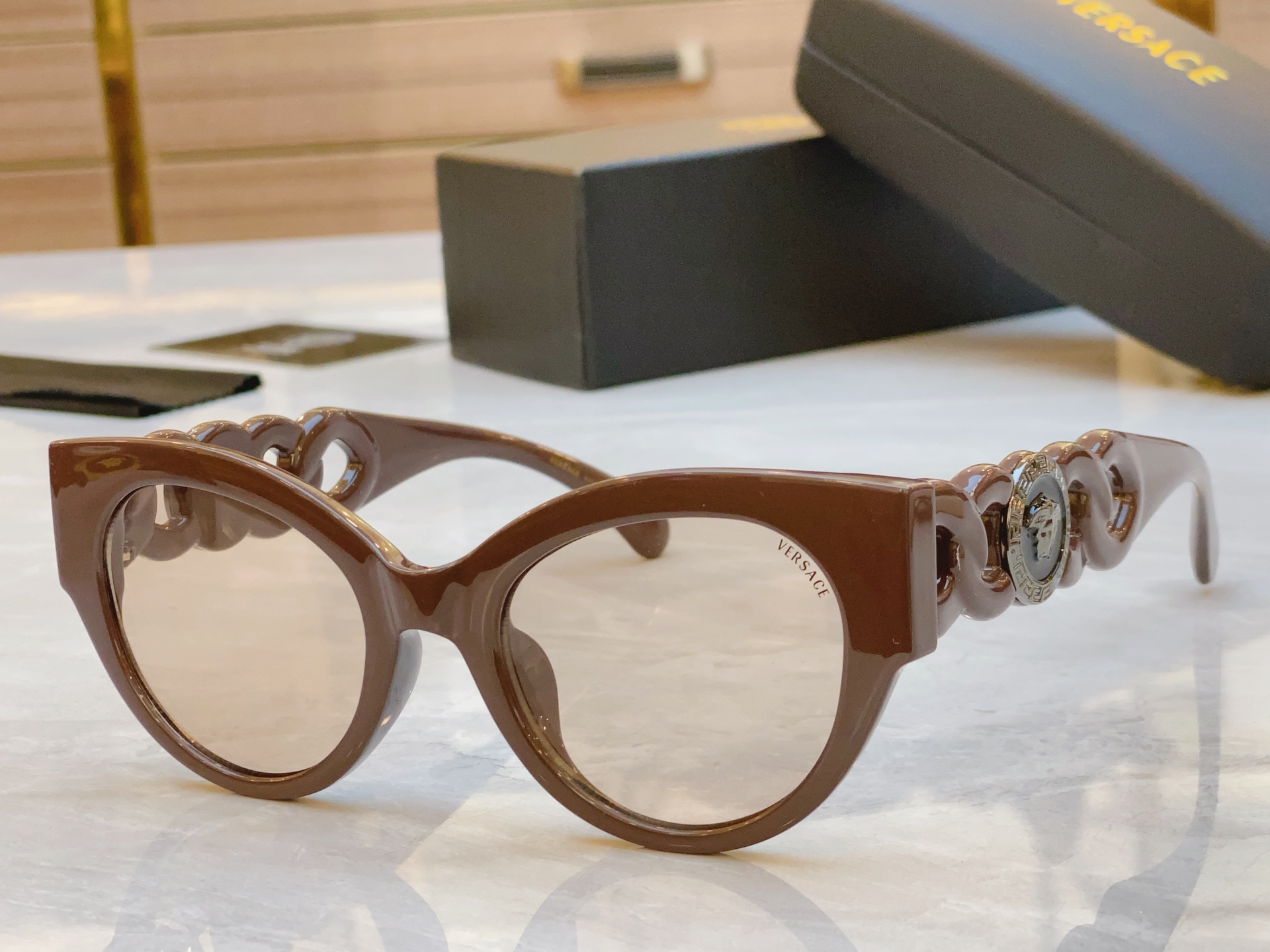 ，【VERSAC*】范思*哲新款太阳镜，
MODEL：VE4408，SIZE：52口21-140