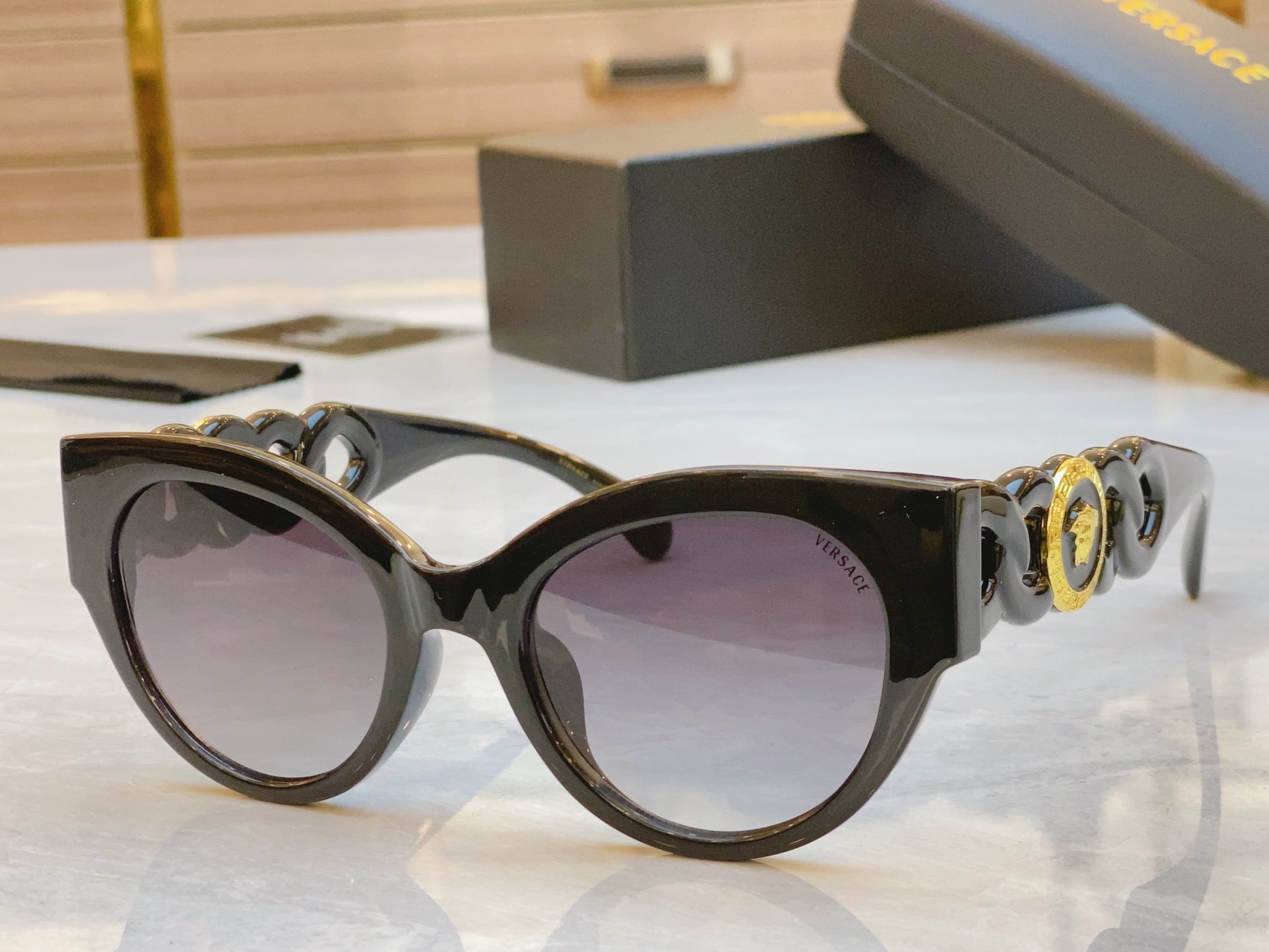 ，【VERSAC*】范思*哲新款太阳镜，
MODEL：VE4408，SIZE：52口21-140