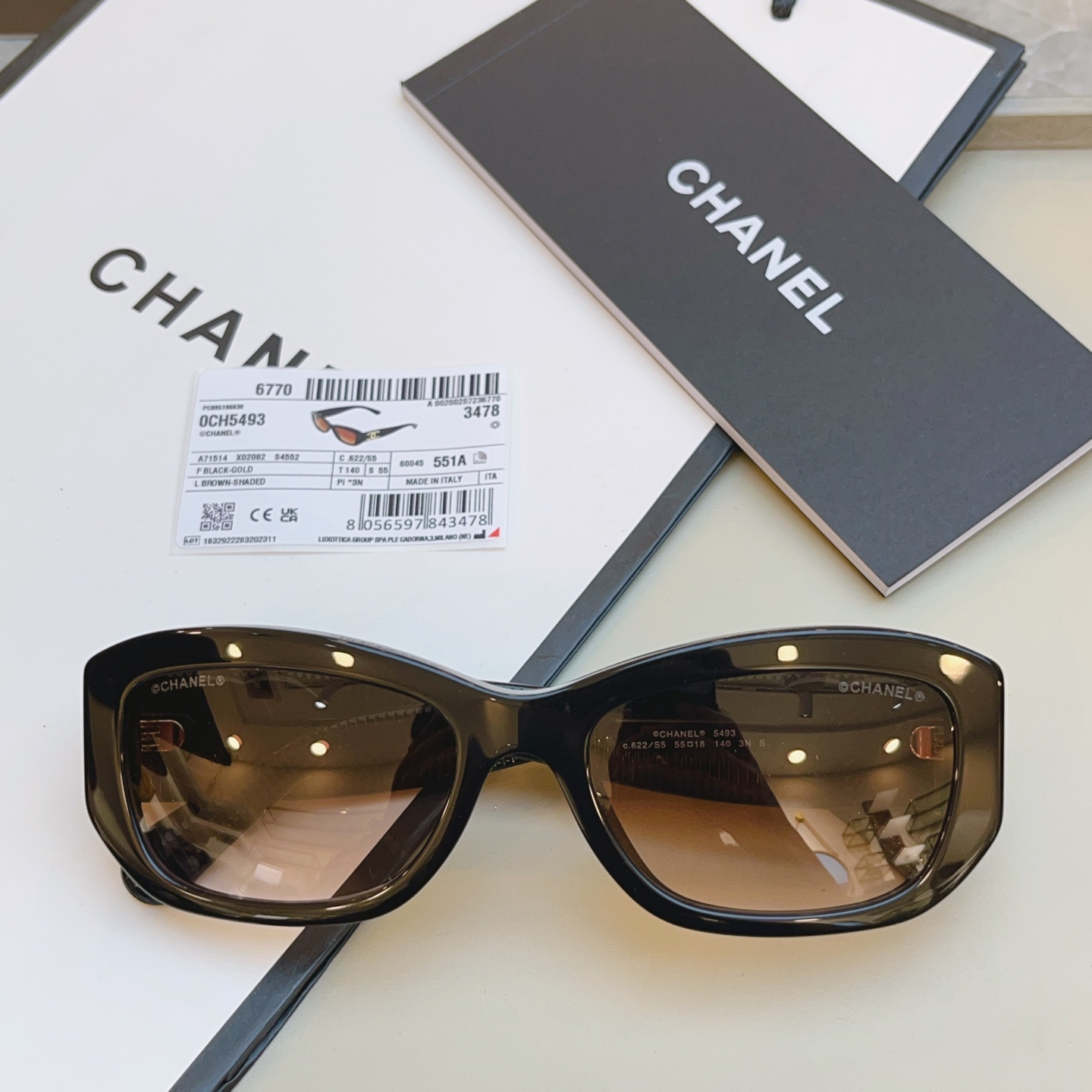，【CHAN*】香奈*儿新款太阳镜，高版本✨✨
MODEL：CH5493，SIZE：55口18-140