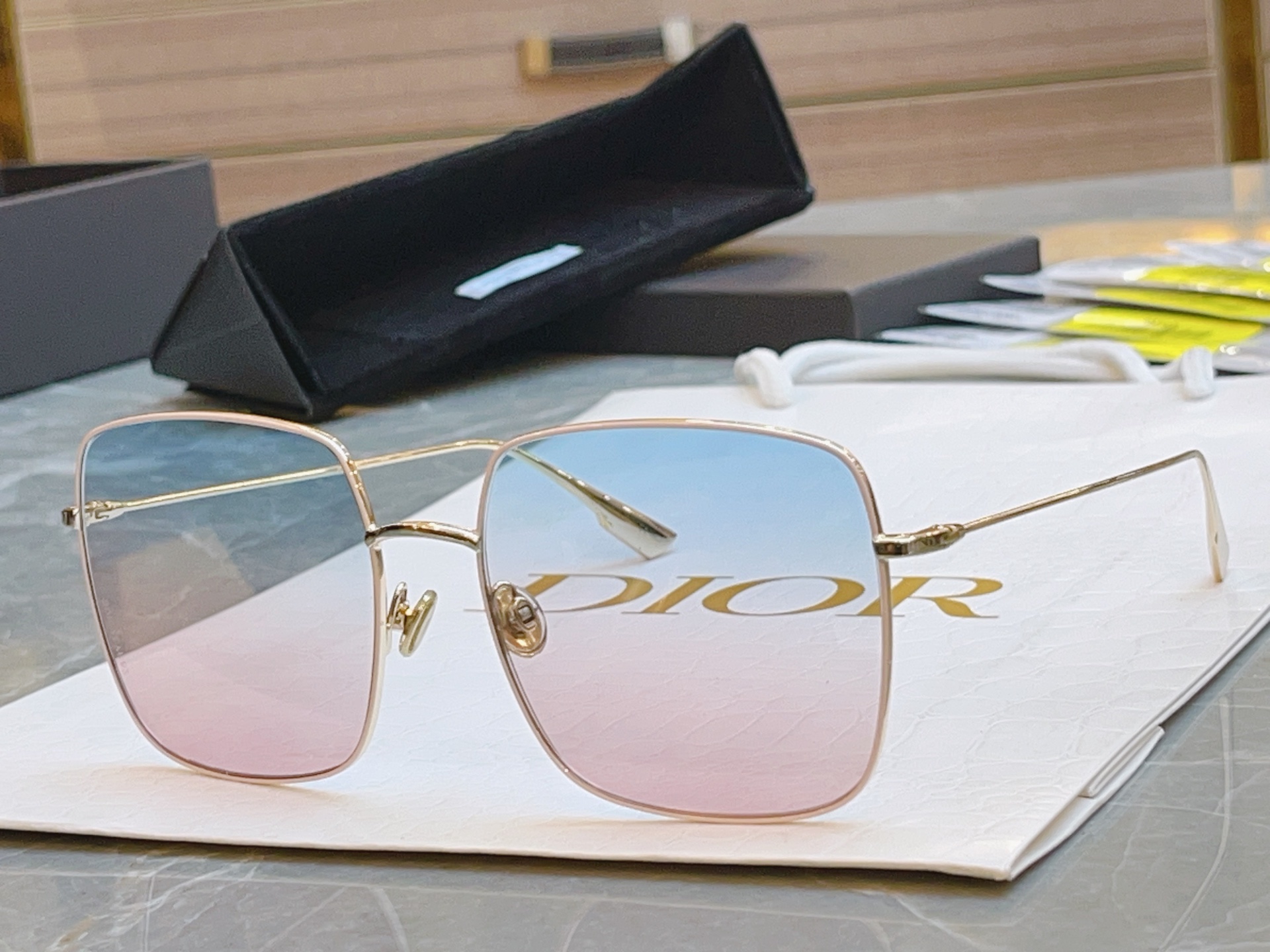 ，素颜女神王丽坤 古力娜扎 网红小红书同款齐色了 超级爆款，原单带条码说明书 市面高端品质【Dior】迪