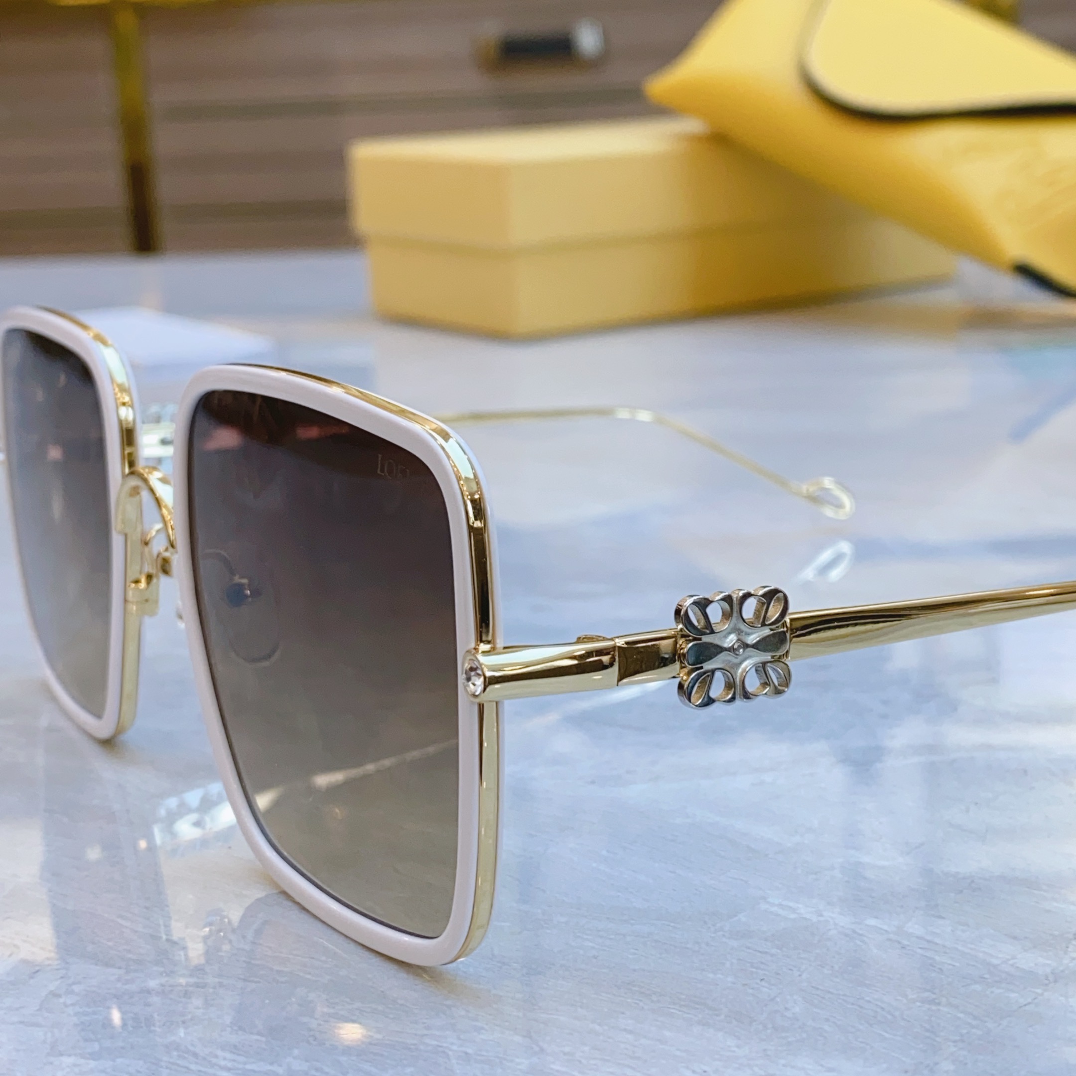 ，【LOEW*】罗意*威新款太阳镜，
MODEL：LW5089S，SIZE：57口20-142