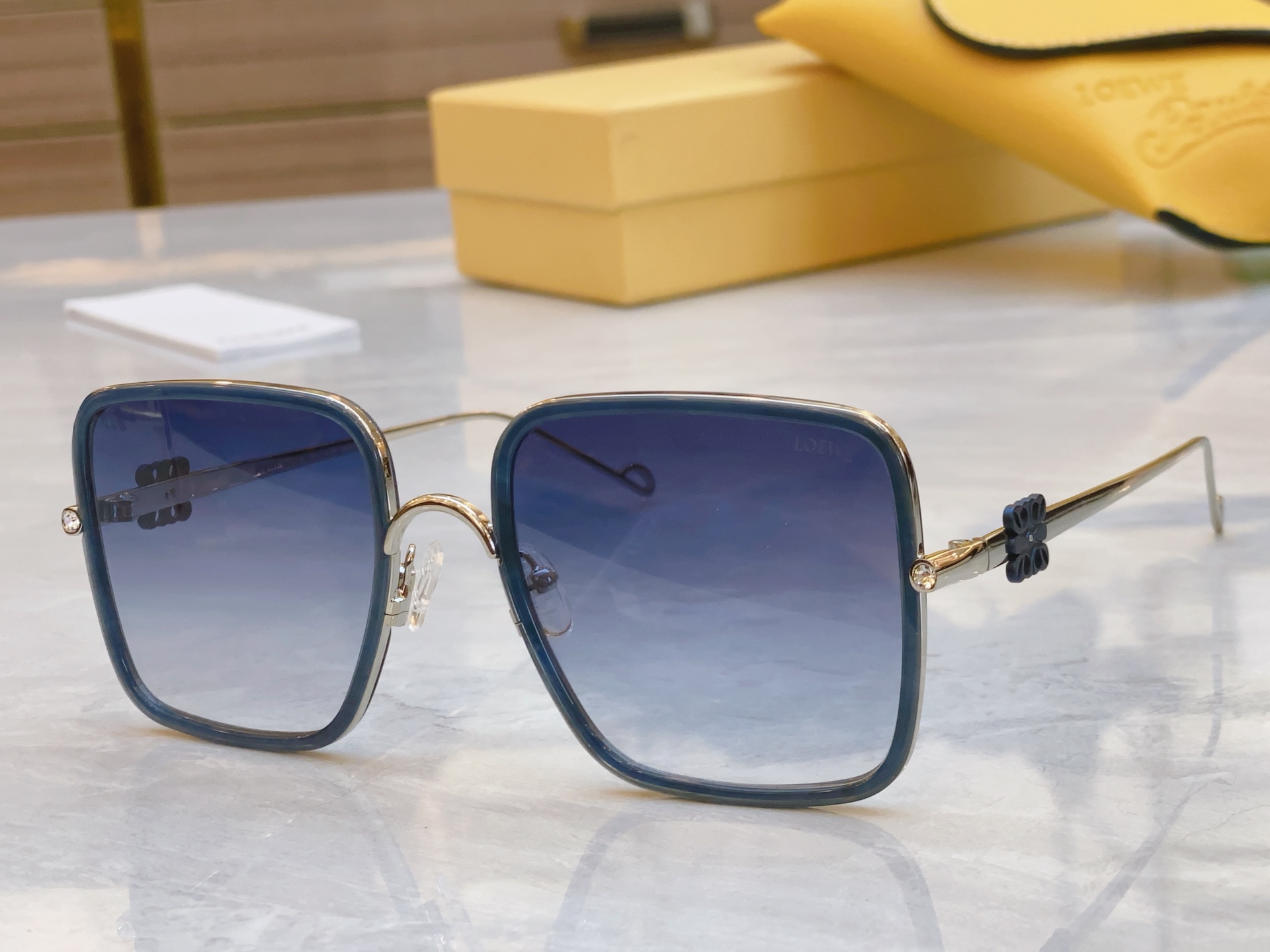 ，【LOEW*】罗意*威新款太阳镜，
MODEL：LW5089S，SIZE：57口20-142