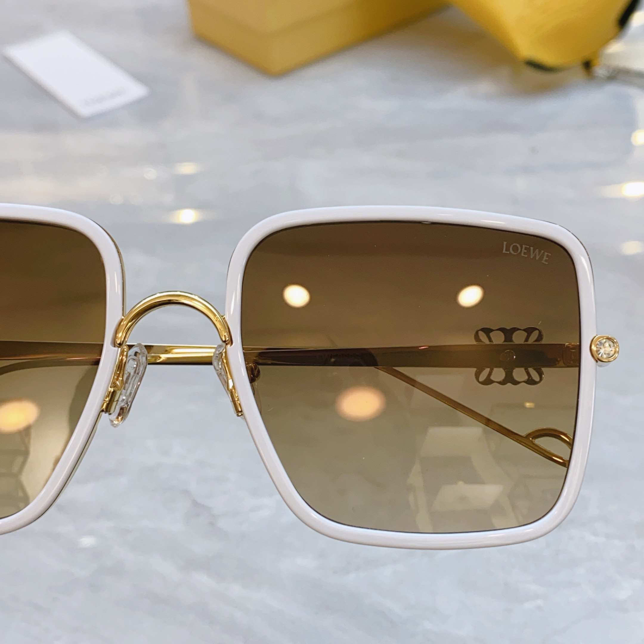 ，【LOEW*】罗意*威新款太阳镜，
MODEL：LW5089S，SIZE：57口20-142