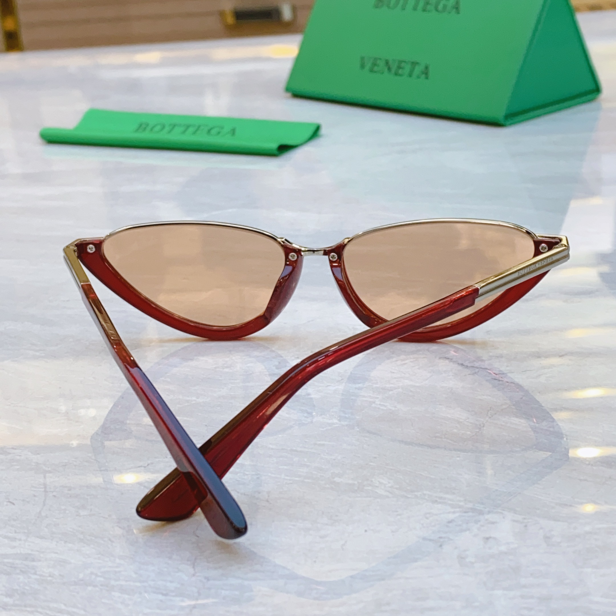 ，【BOTTEGA VENET*】宝缇*嘉新款太阳镜，MODEL：BV1346S，SIZE：56口17-