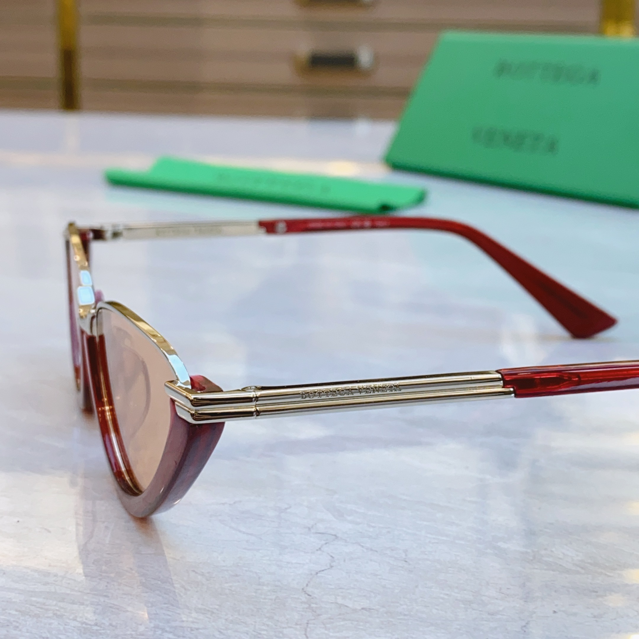 ，【BOTTEGA VENET*】宝缇*嘉新款太阳镜，MODEL：BV1346S，SIZE：56口17-