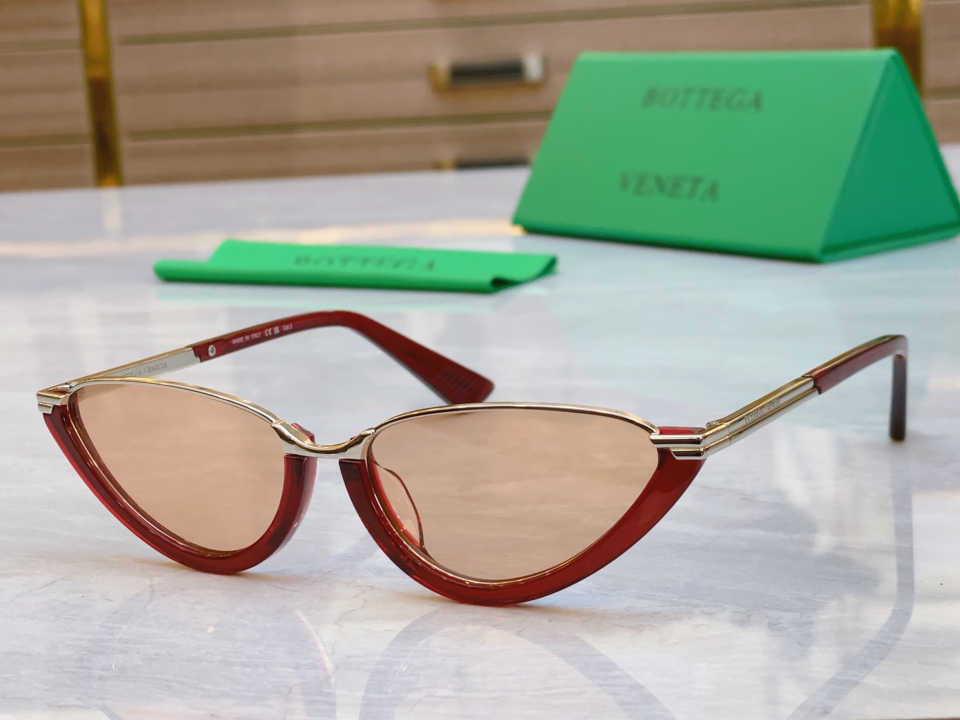 ，【BOTTEGA VENET*】宝缇*嘉新款太阳镜，MODEL：BV1346S，SIZE：56口17-