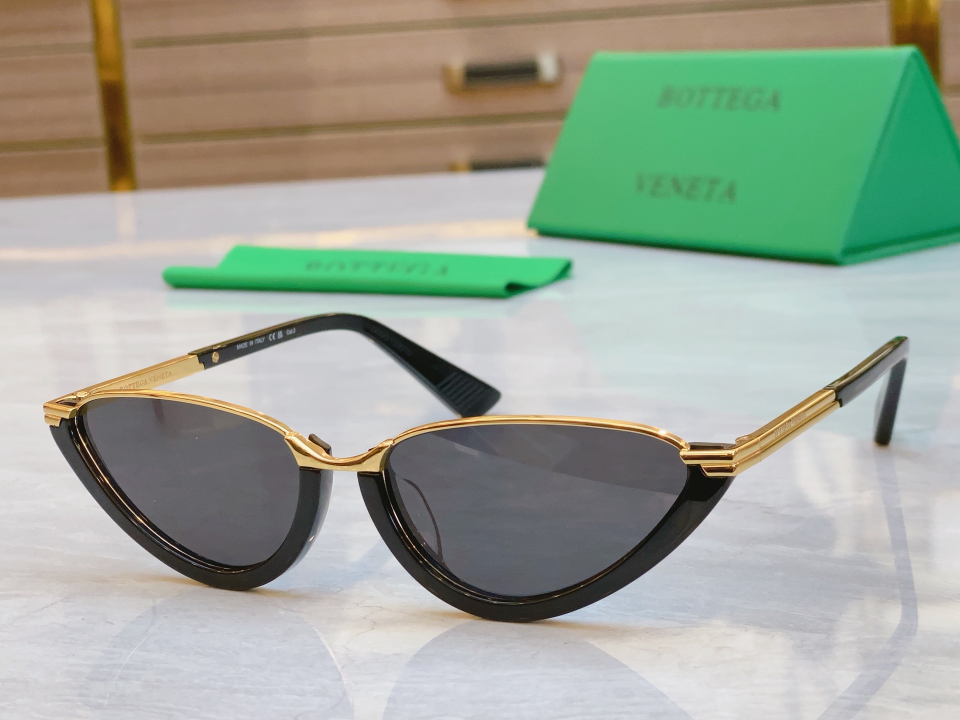 ，【BOTTEGA VENET*】宝缇*嘉新款太阳镜，MODEL：BV1346S，SIZE：56口17-