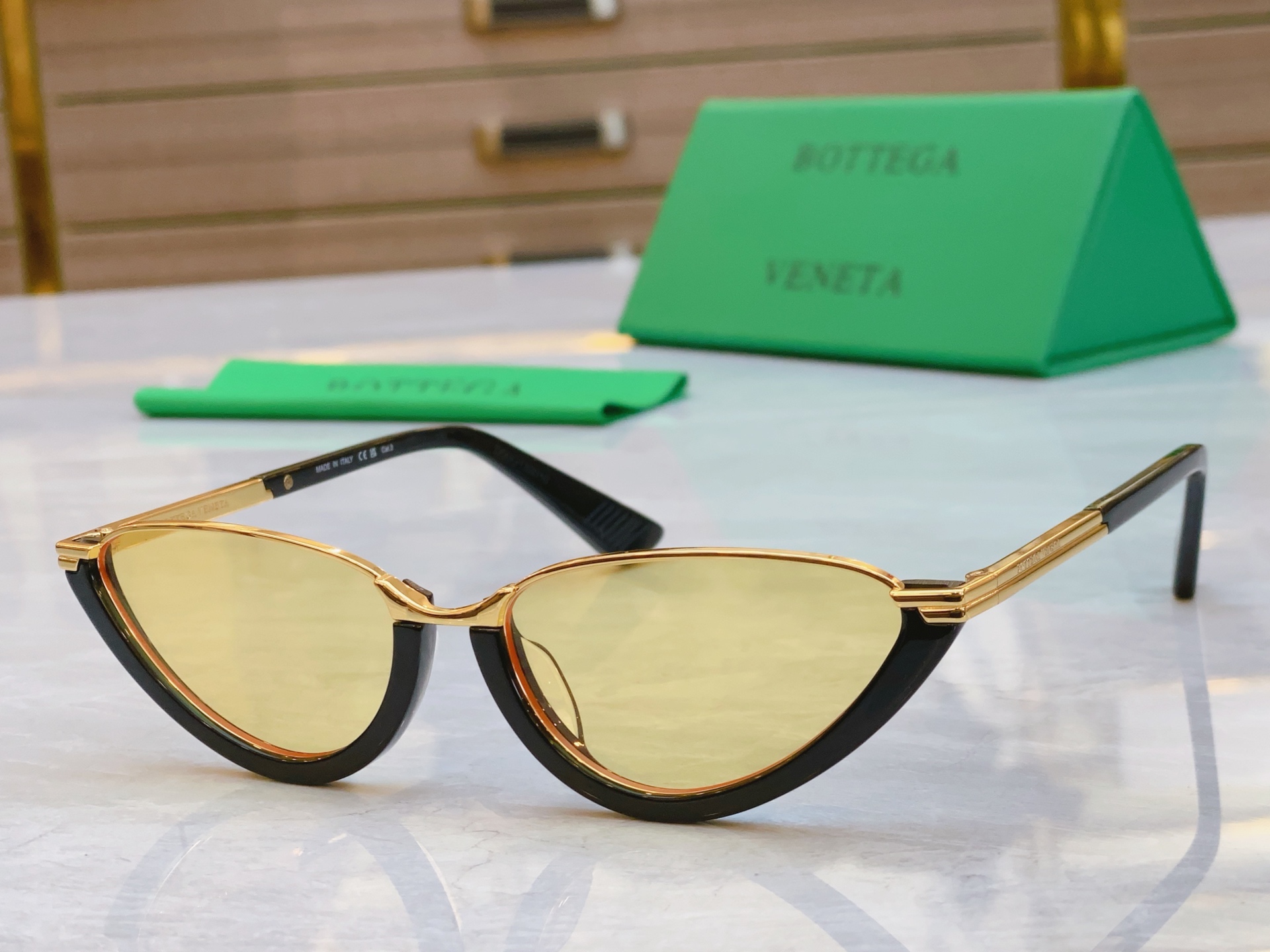 ，【BOTTEGA VENET*】宝缇*嘉新款太阳镜，MODEL：BV1346S，SIZE：56口17-