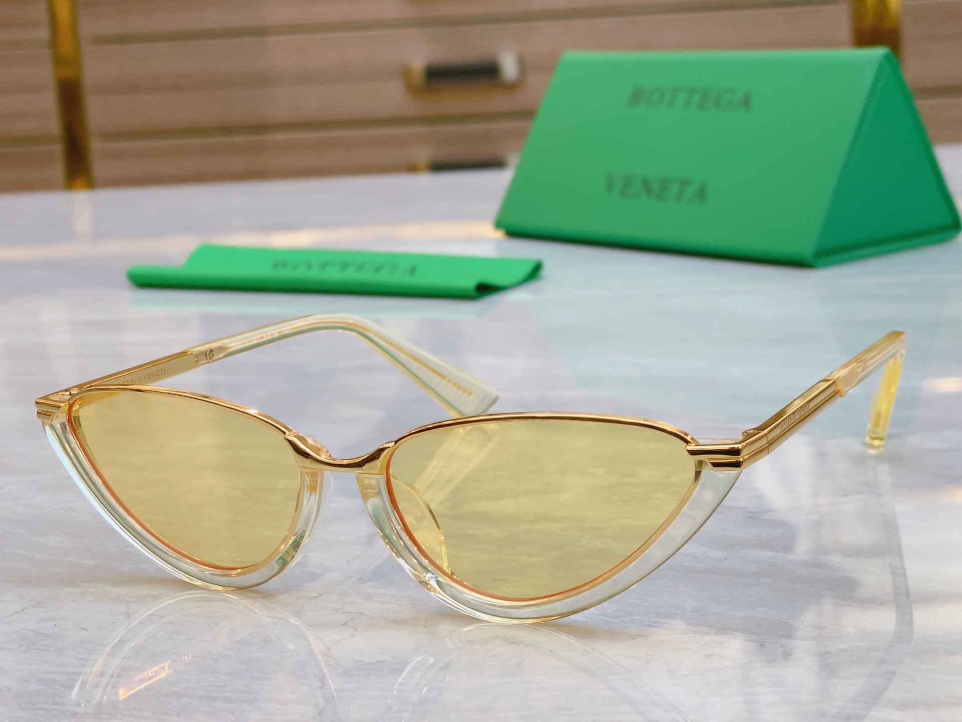 ，【BOTTEGA VENET*】宝缇*嘉新款太阳镜，MODEL：BV1346S，SIZE：56口17-