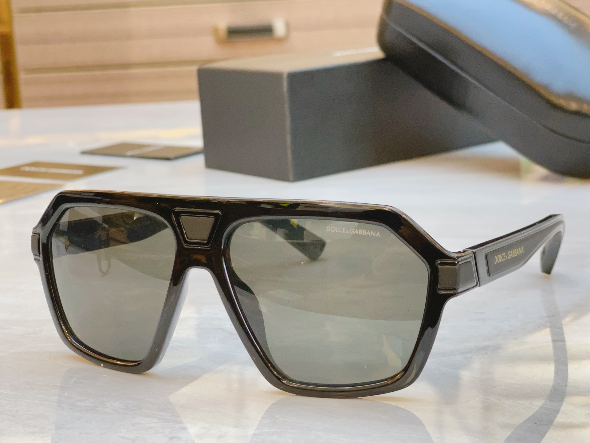 ，【DOLCE & GABBAN*】D*G新款太阳镜，MODEL：DG6176，SIZE：58口15-1