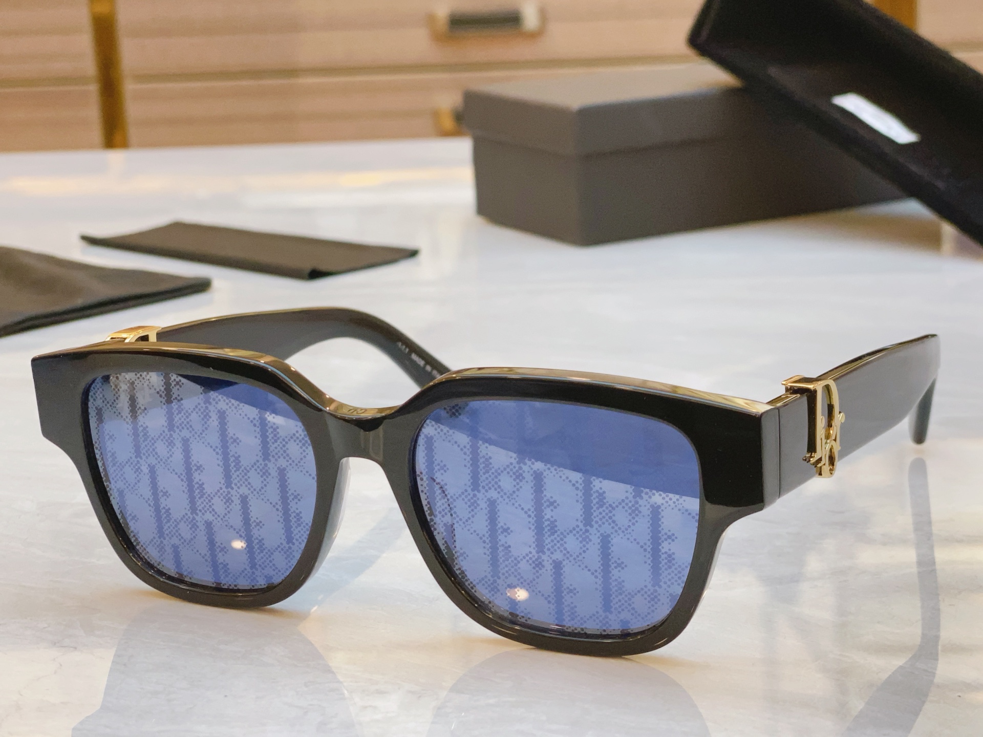 ，【DIO* 】迪*奥新款太阳镜，
MODEL：DIOR Oblique S1F，SIZE：54口18-