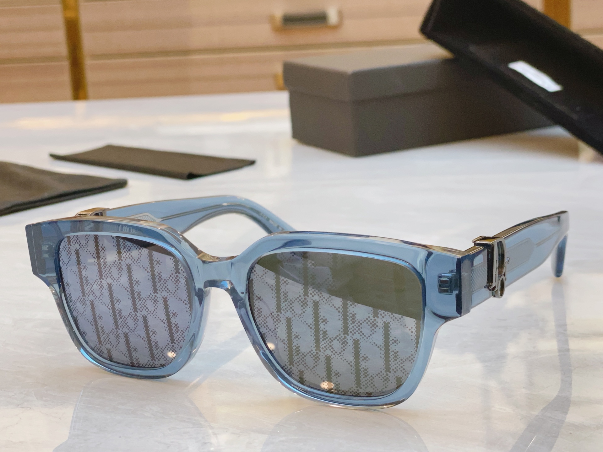 ，【DIO* 】迪*奥新款太阳镜，
MODEL：DIOR Oblique S1F，SIZE：54口18-