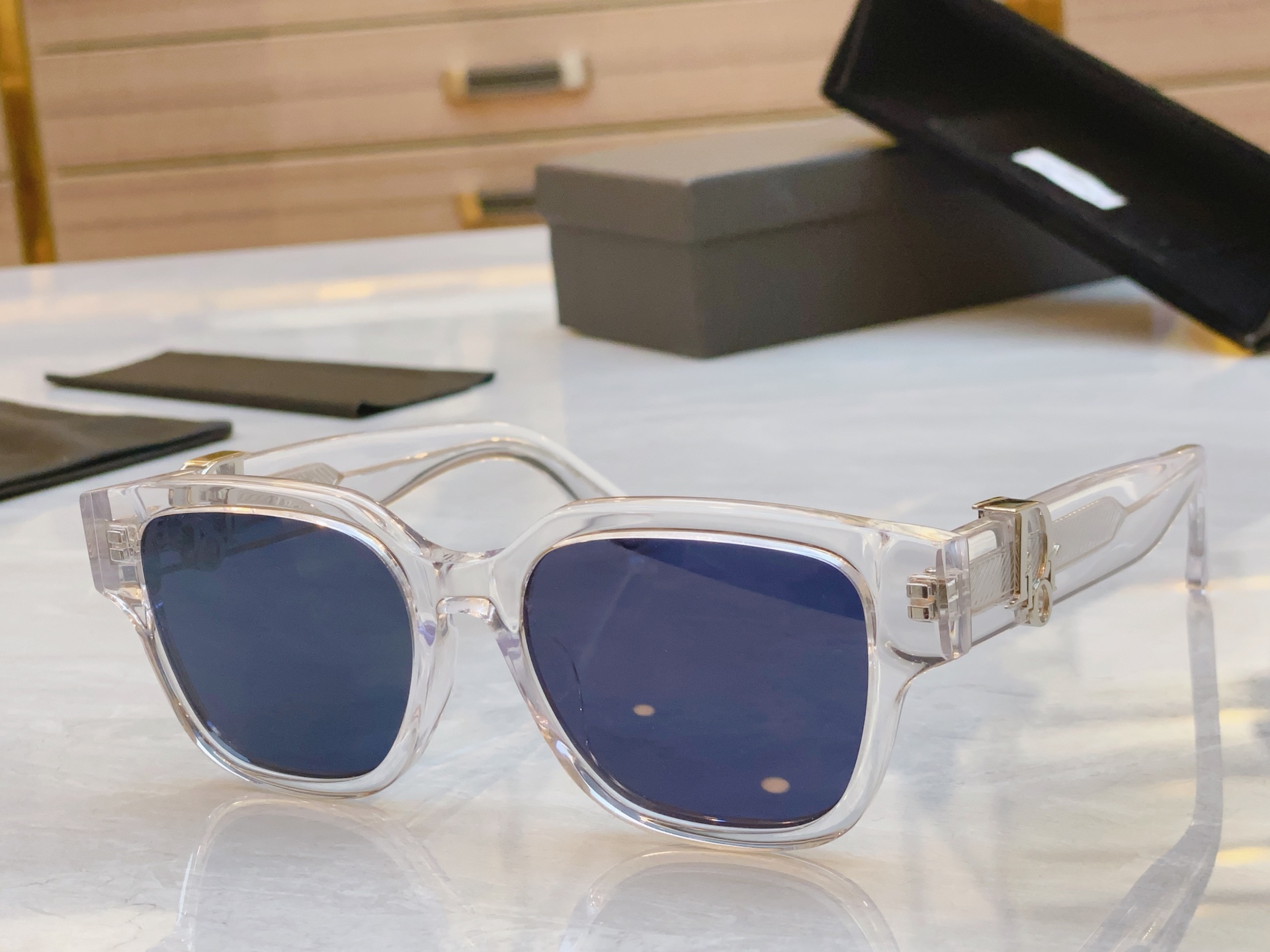 ，【DIO* 】迪*奥新款太阳镜，
MODEL：DIOR Oblique S1F，SIZE：54口18-