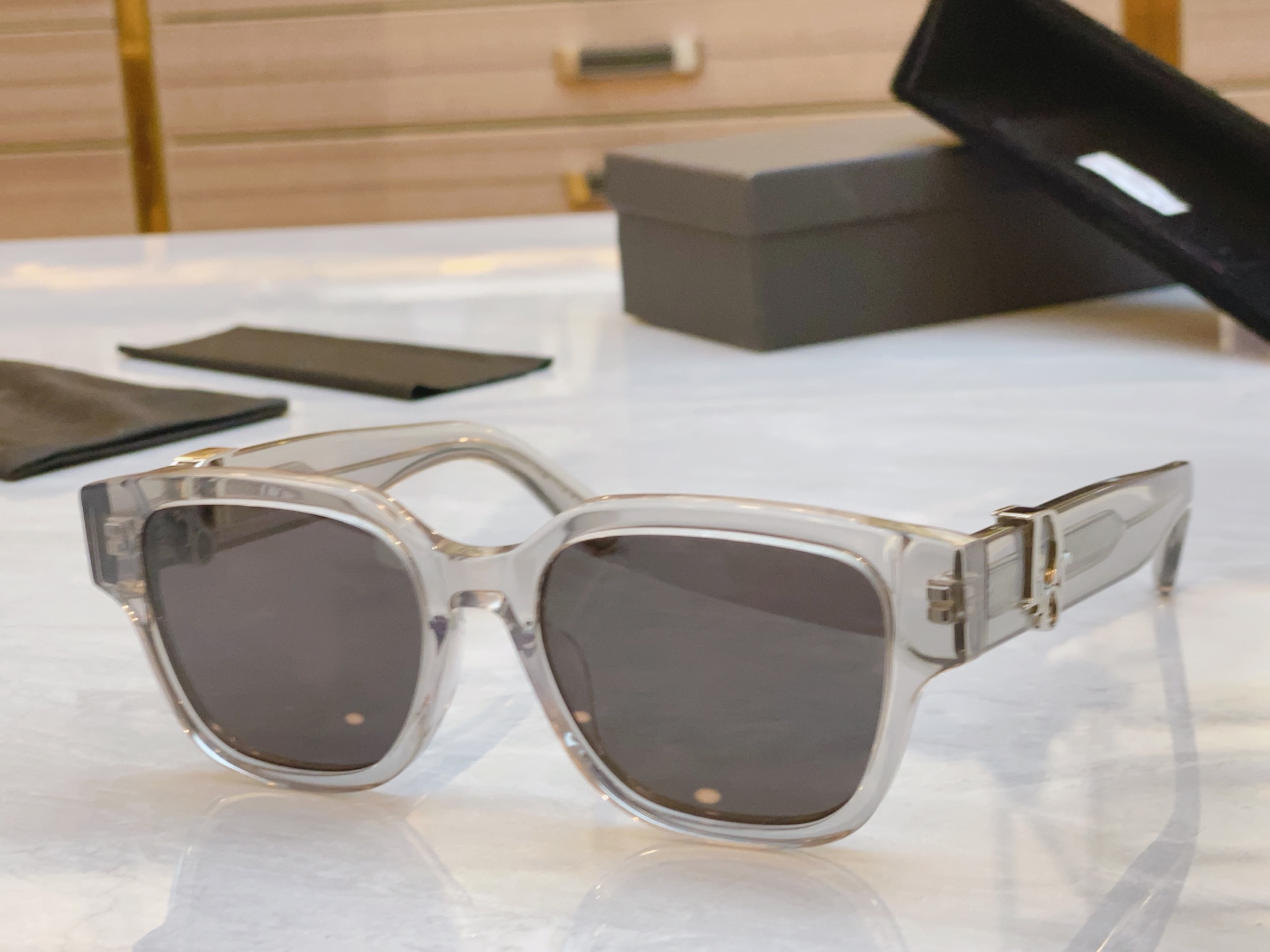 ，【DIO* 】迪*奥新款太阳镜，
MODEL：DIOR Oblique S1F，SIZE：54口18-