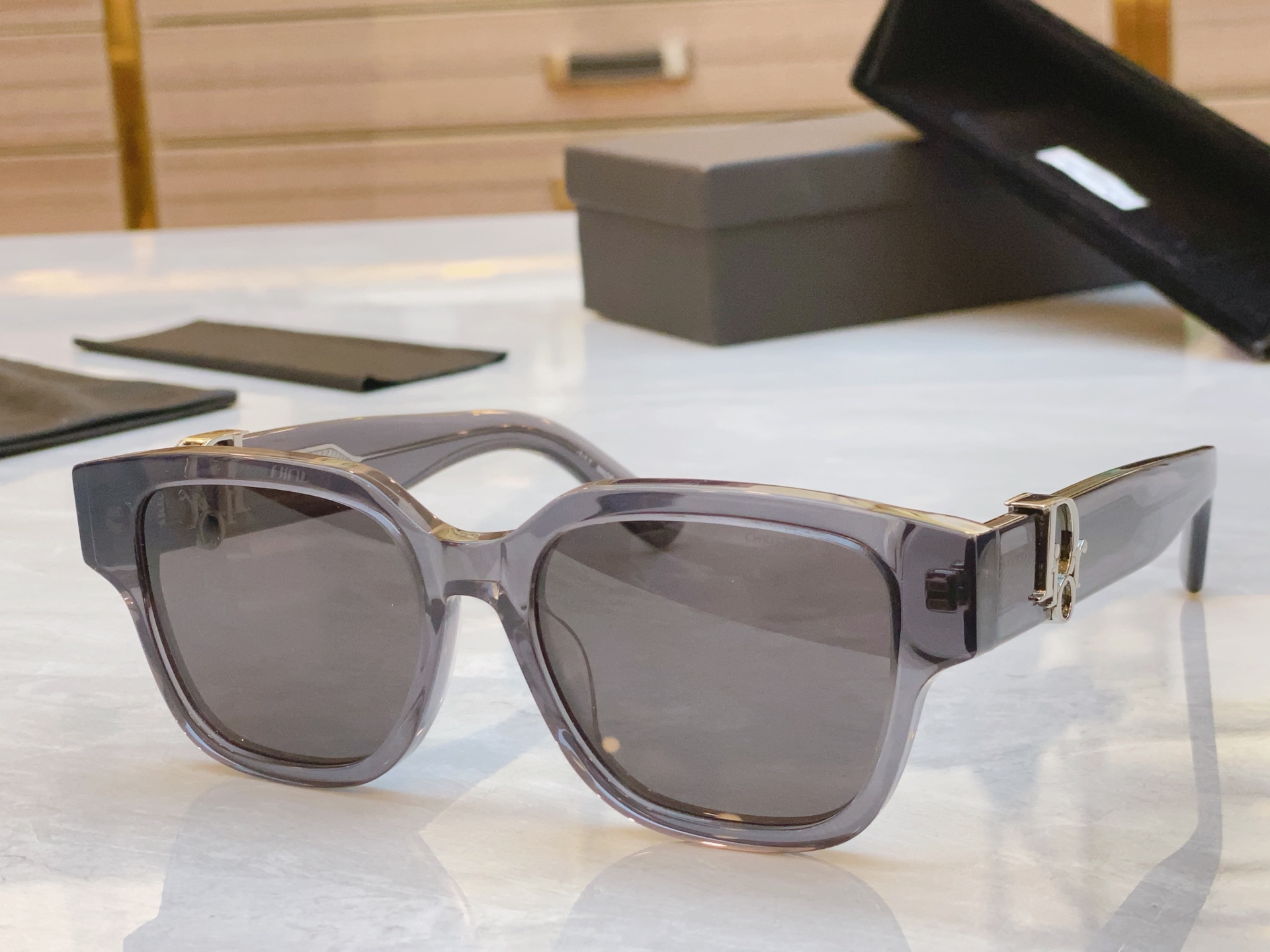 ，【DIO* 】迪*奥新款太阳镜，
MODEL：DIOR Oblique S1F，SIZE：54口18-