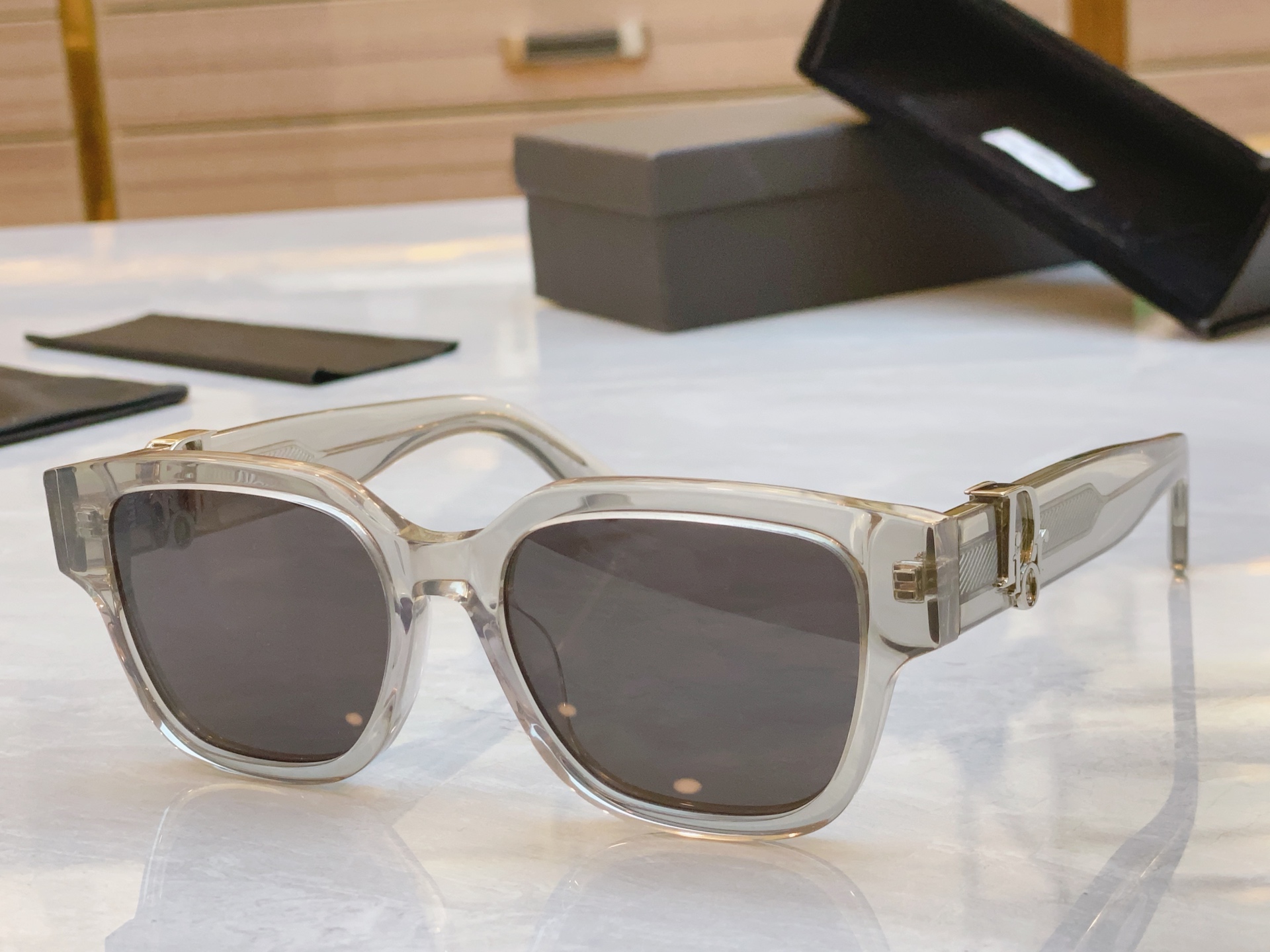 ，【DIO* 】迪*奥新款太阳镜，
MODEL：DIOR Oblique S1F，SIZE：54口18-