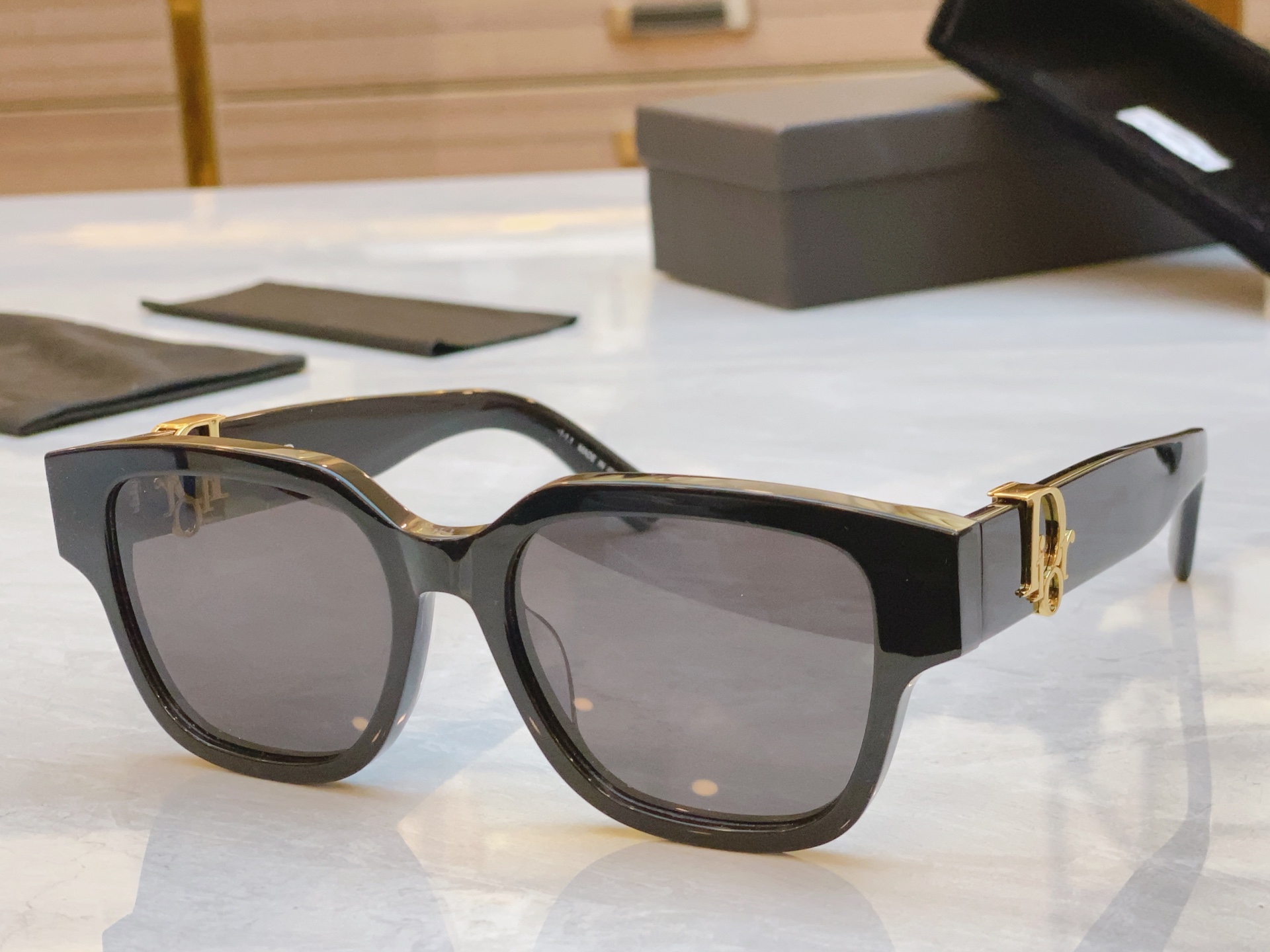 ，【DIO* 】迪*奥新款太阳镜，
MODEL：DIOR Oblique S1F，SIZE：54口18-