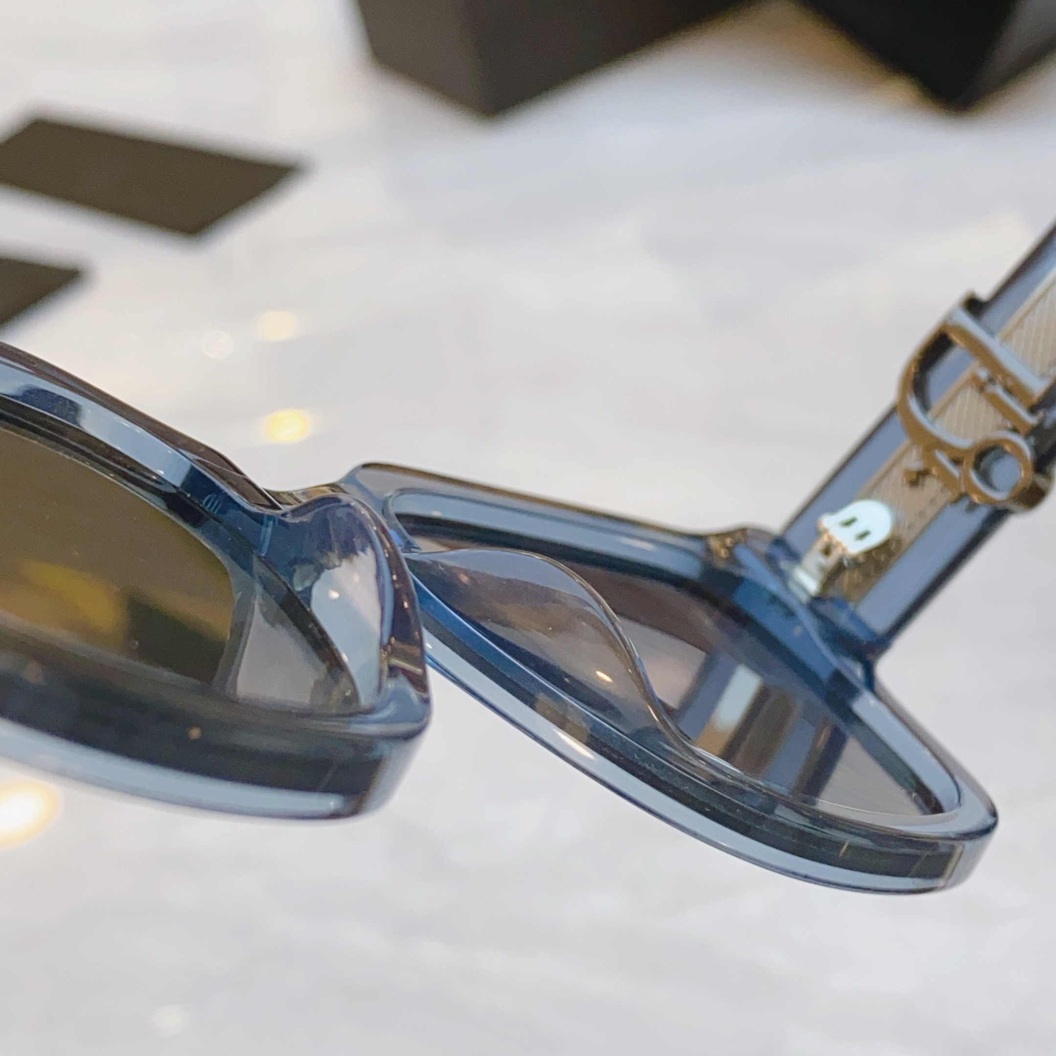 ，【DIO* 】迪*奥新款太阳镜，
MODEL：DIOR Oblique S1F，SIZE：54口18-