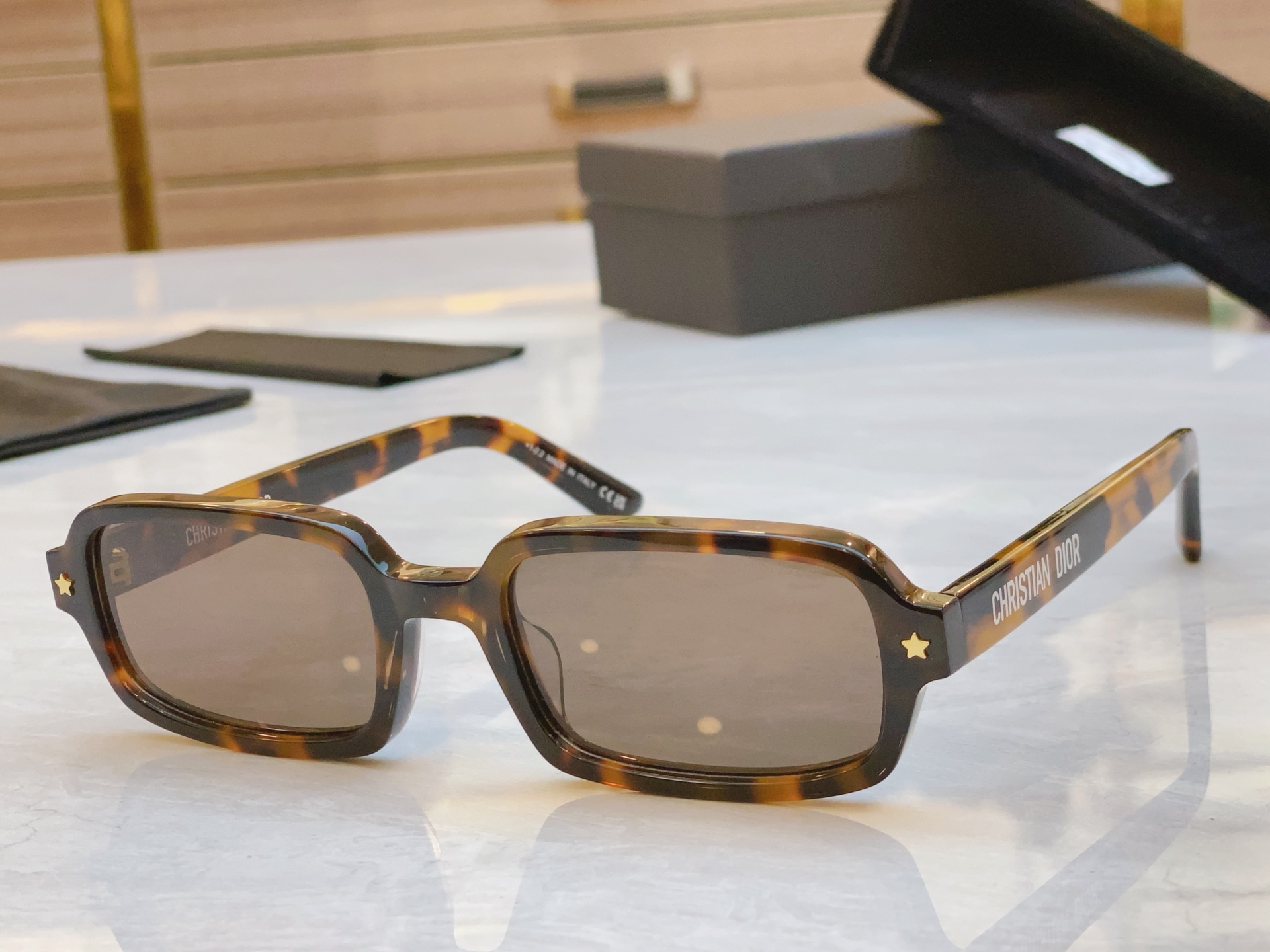 ，【DIO* 】迪*奥新款太阳镜，
MODEL：DiorPacific S3L，SIZE：55口19-1