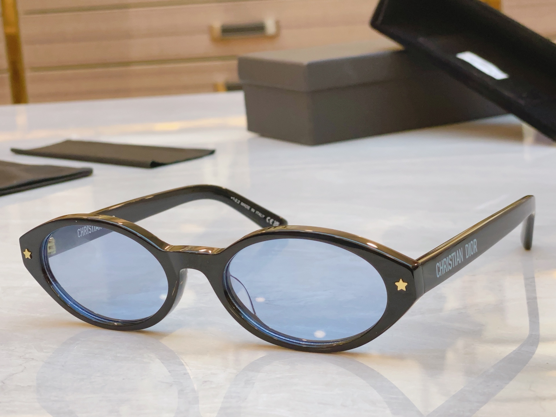 ，【DIO* 】迪*奥新款太阳镜，
MODEL：DiorPacific R1l，SIZE：54口18-1