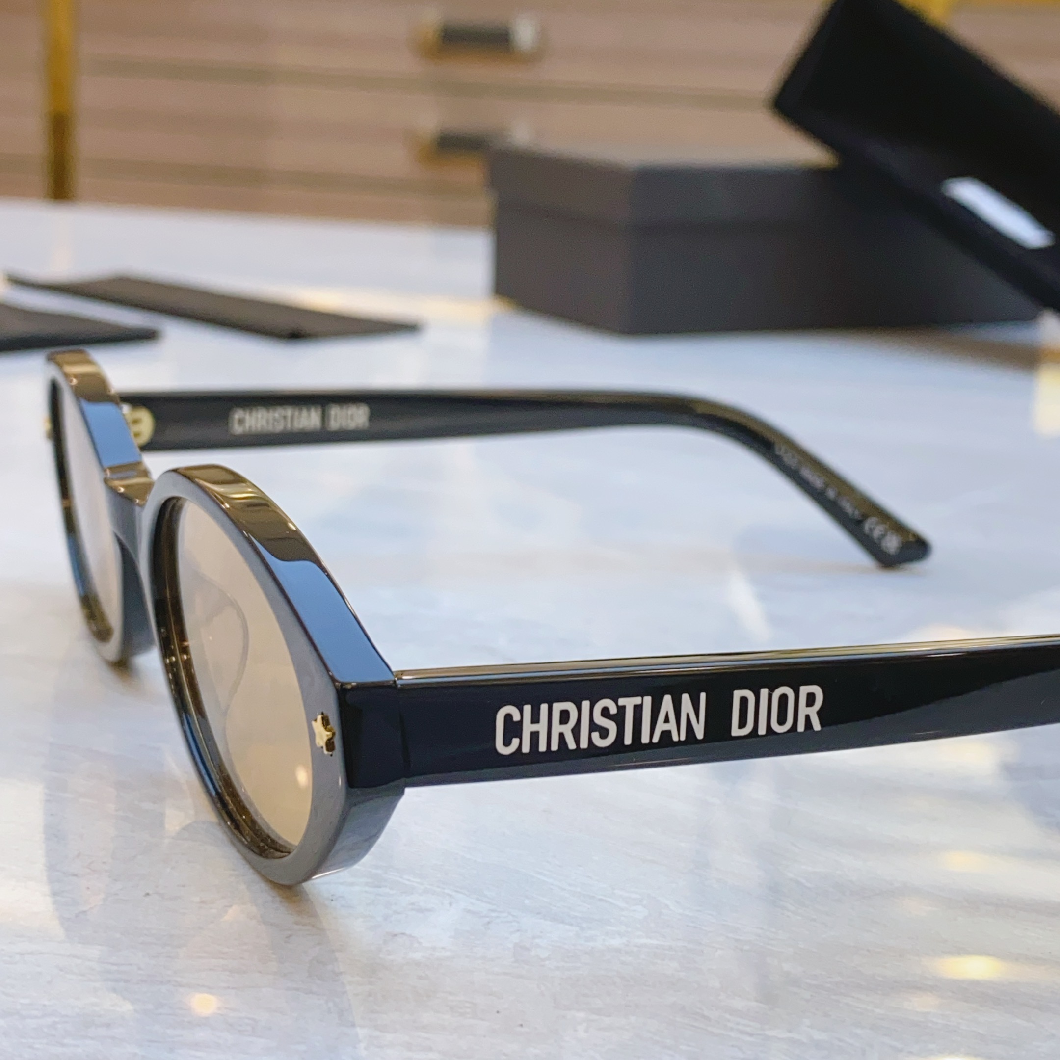 ，【DIO* 】迪*奥新款太阳镜，
MODEL：DiorPacific R1l，SIZE：54口18-1