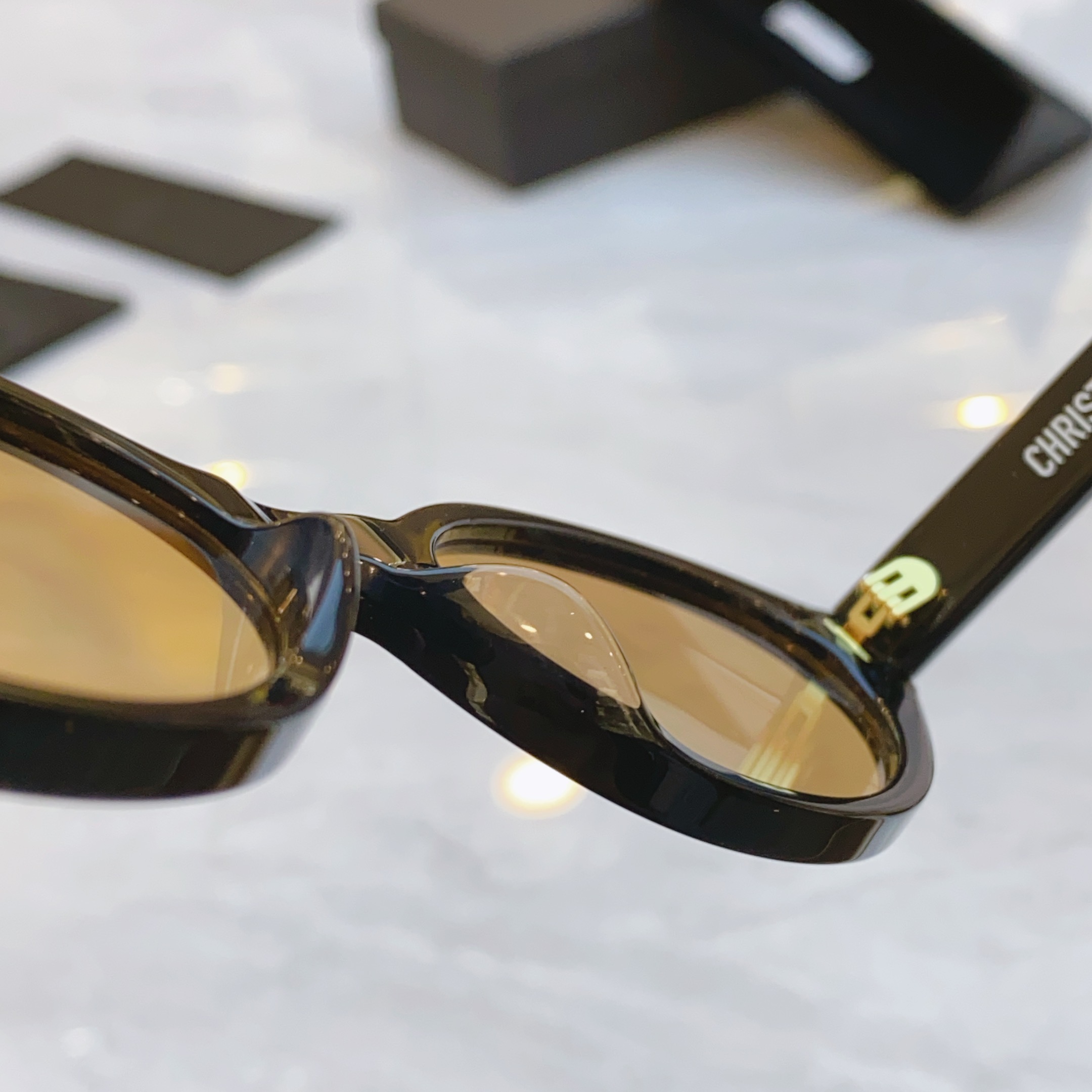 ，【DIO* 】迪*奥新款太阳镜，
MODEL：DiorPacific R1l，SIZE：54口18-1