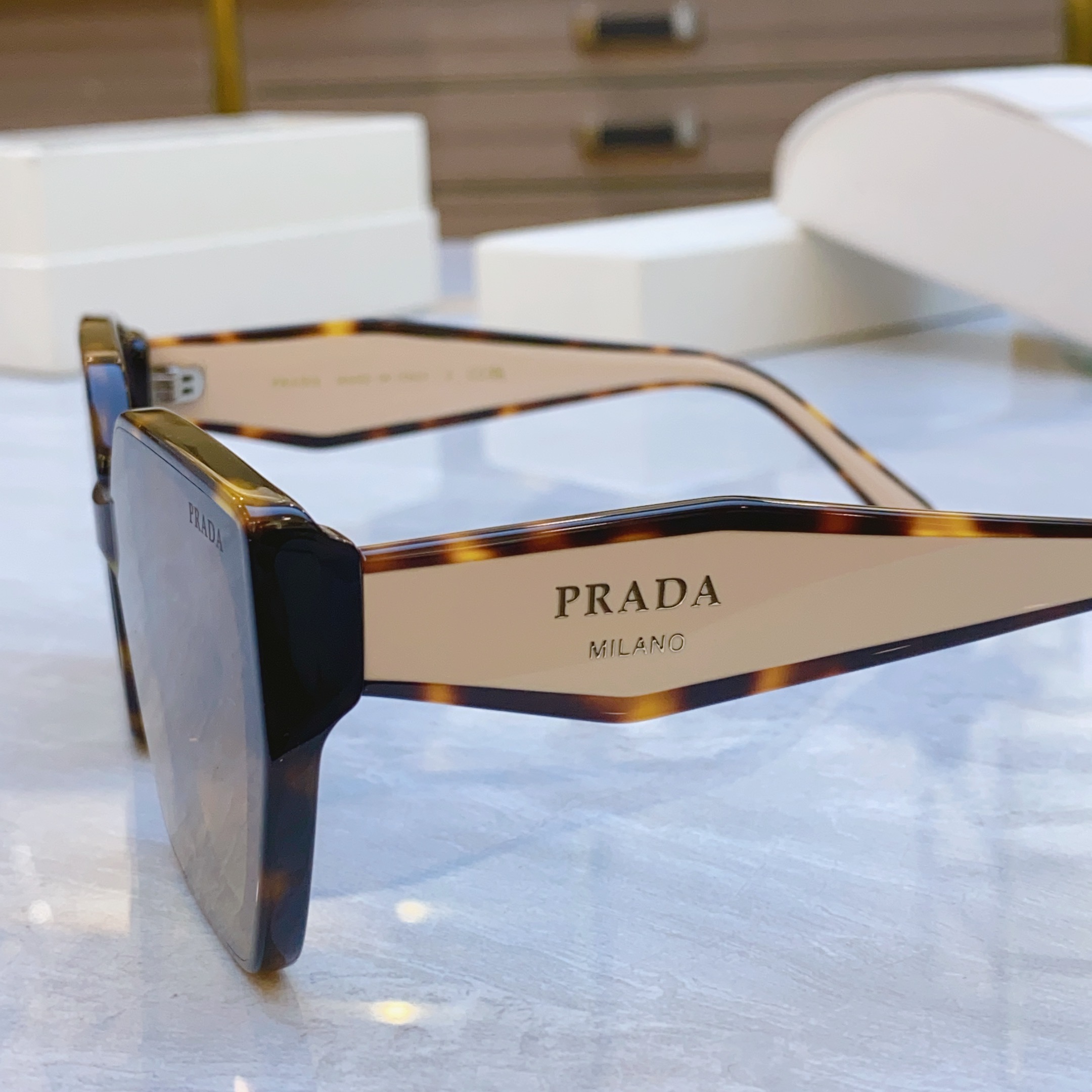 ，【PRAD*】普拉*达新款太阳镜，MODEL：PR 205VS，SIZE：55口21-145