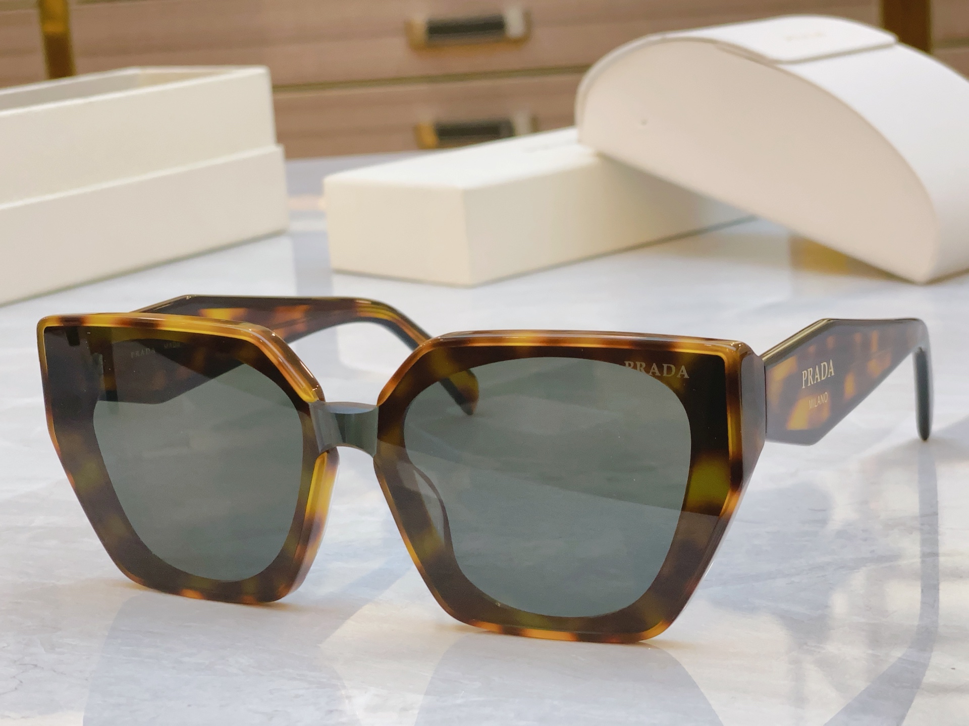 ，【PRAD*】普拉*达新款太阳镜，MODEL：PR 205VS，SIZE：55口21-145